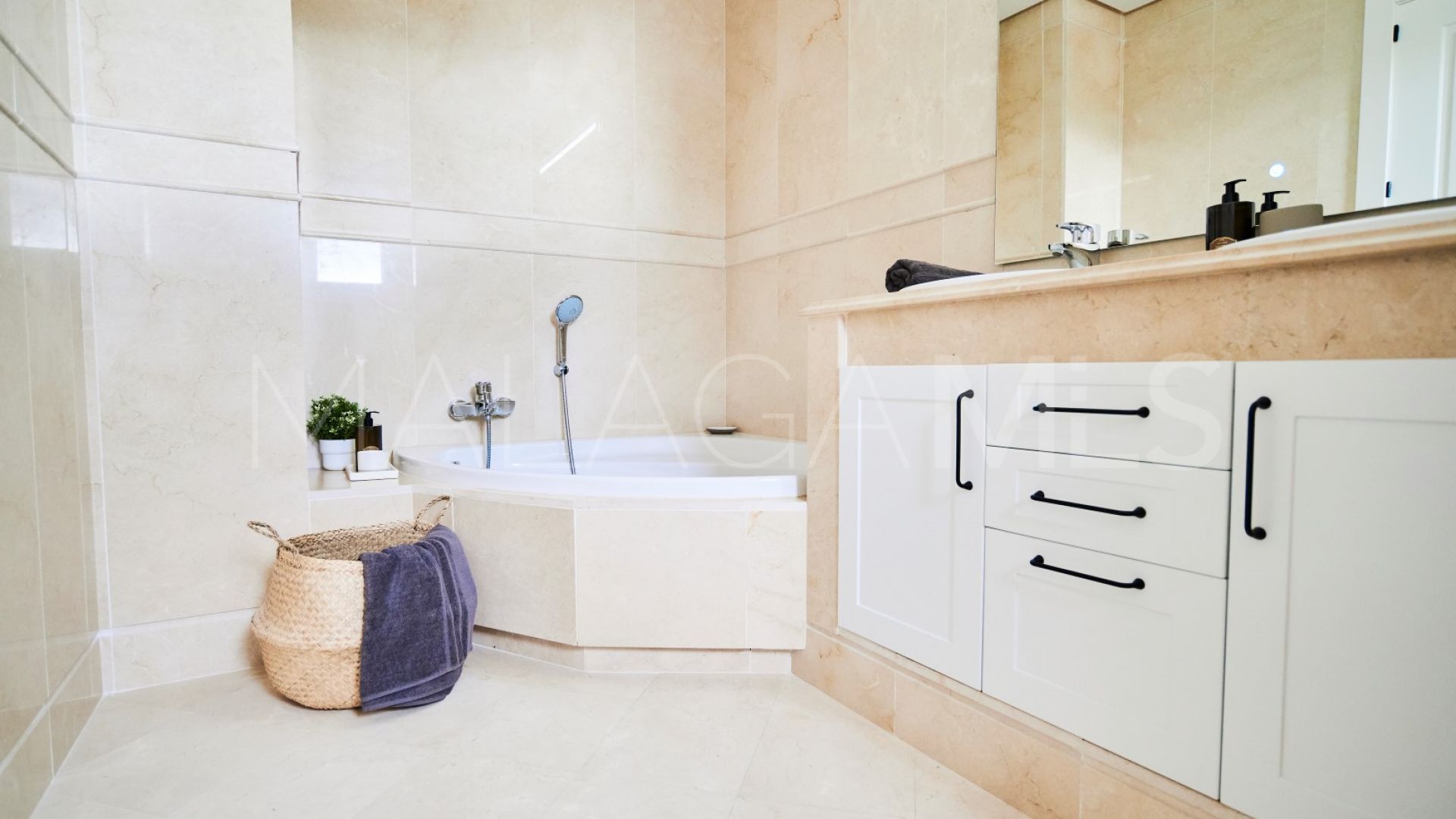 3 bedrooms apartment for sale in Nueva Andalucia