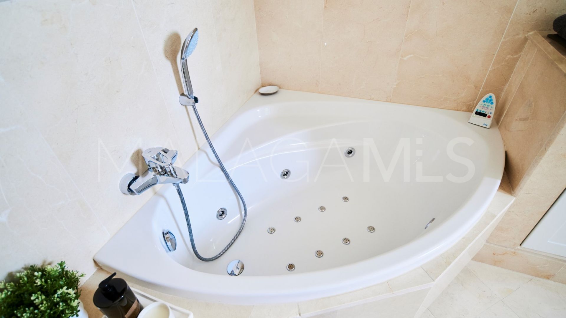 3 bedrooms apartment for sale in Nueva Andalucia