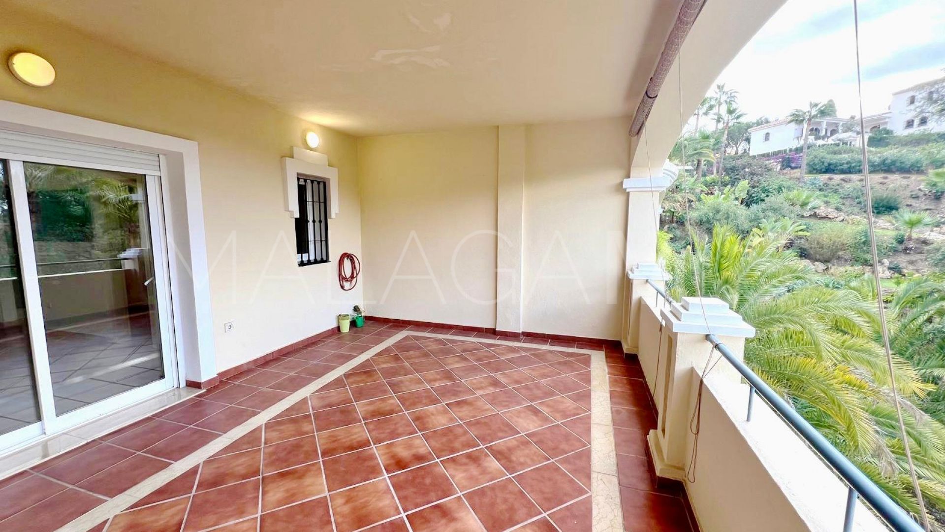 Buy apartamento in Elviria de 2 bedrooms