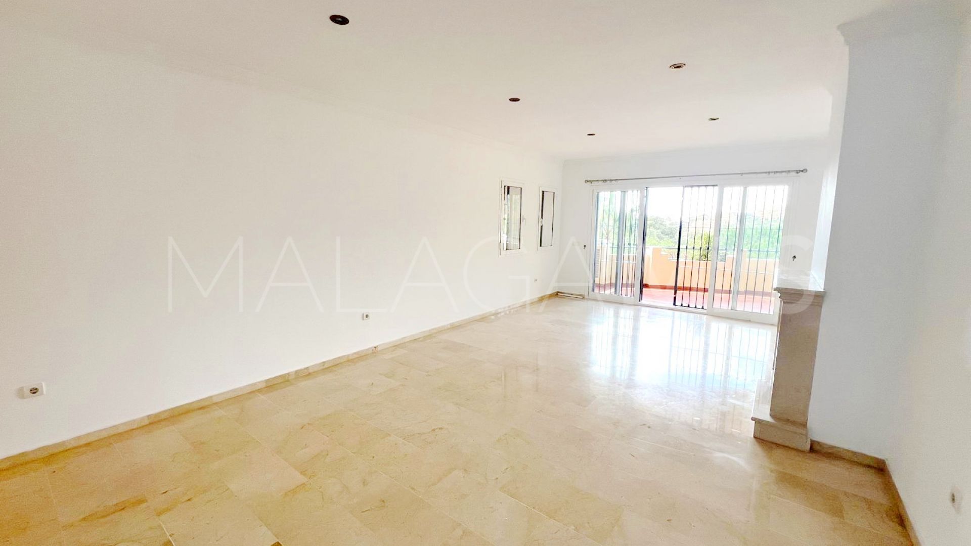 Buy apartamento in Elviria de 2 bedrooms