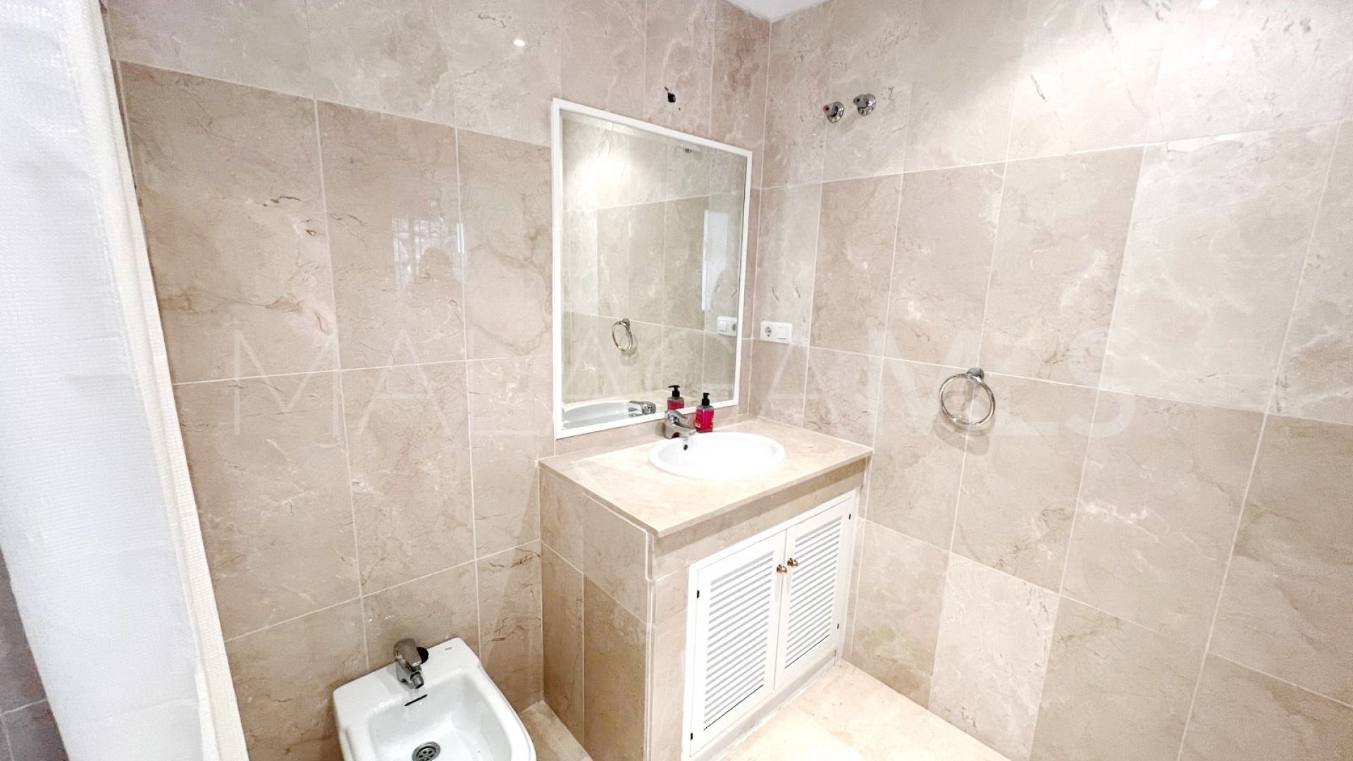 Lägenhet for sale in Elviria