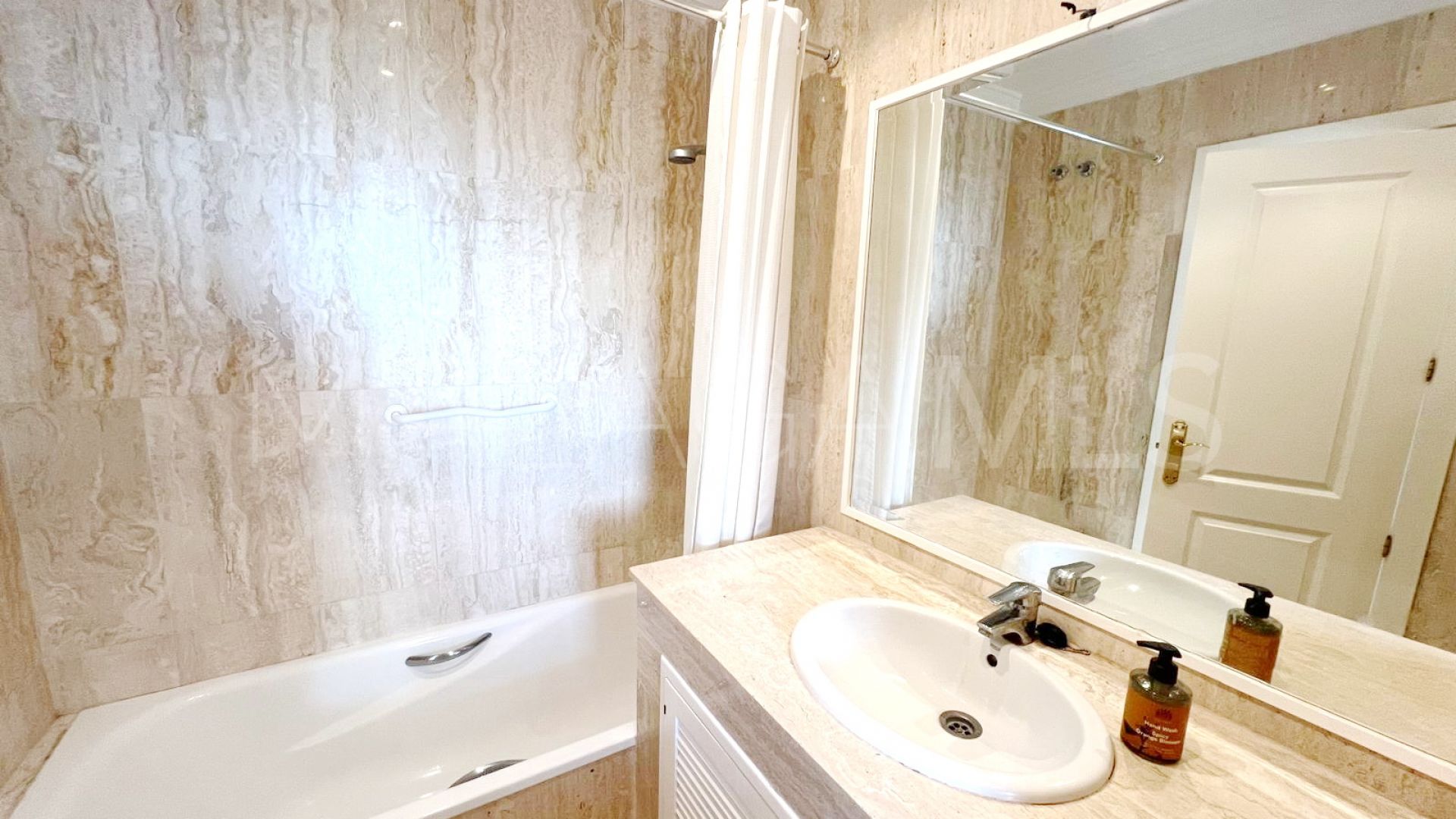 Buy apartamento in Elviria de 2 bedrooms