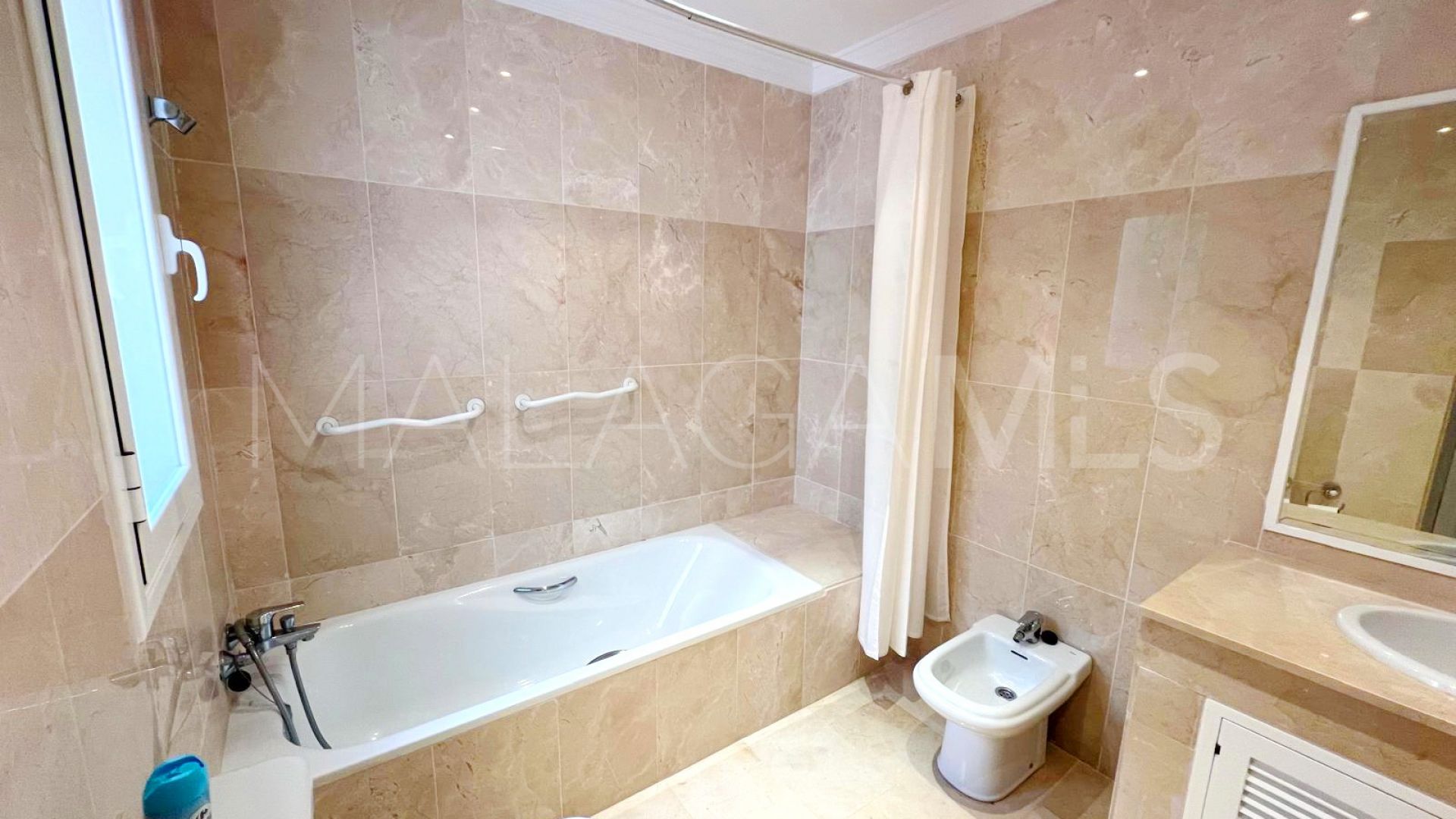 Buy apartamento in Elviria de 2 bedrooms