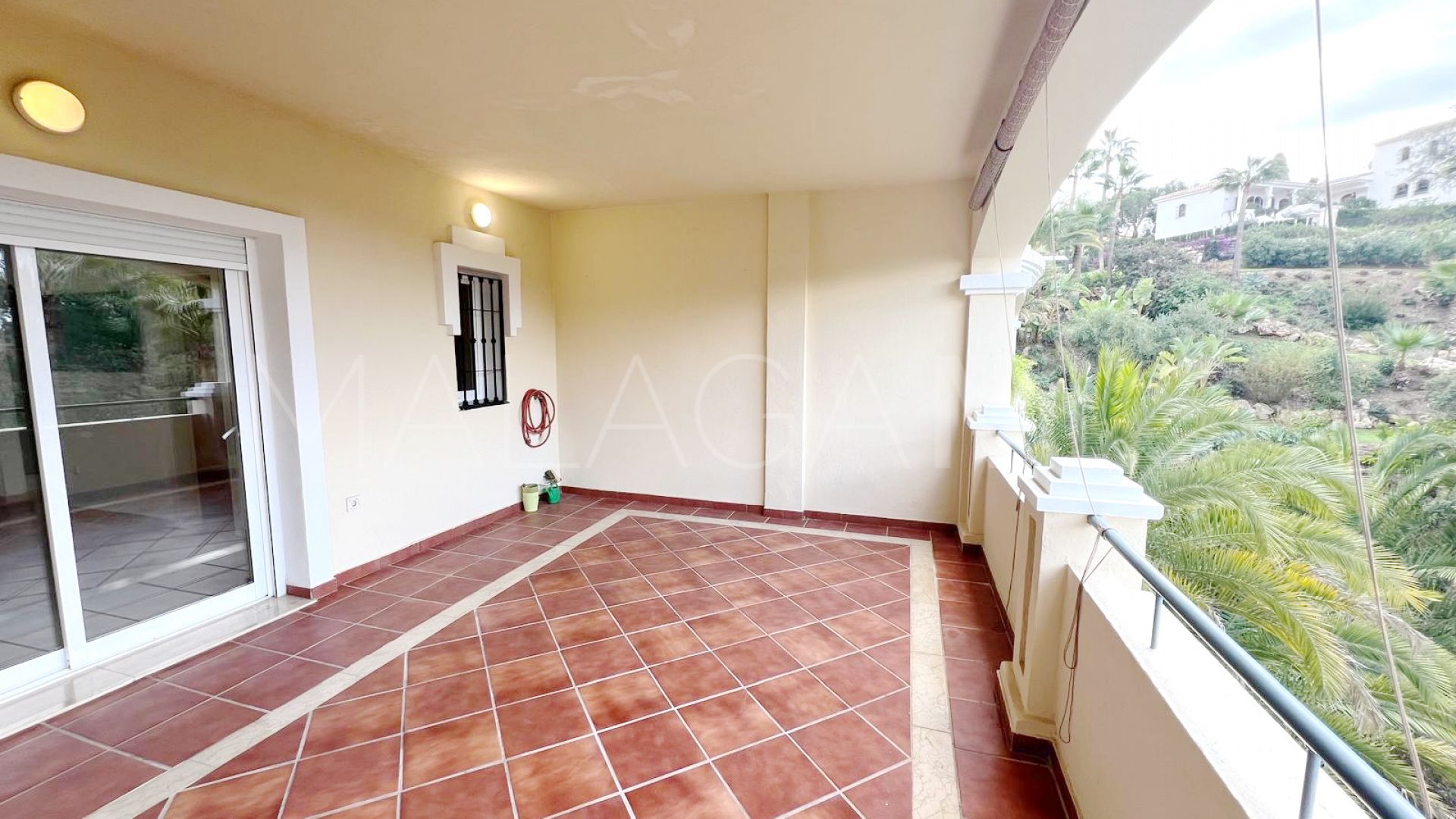 Lägenhet for sale in Elviria