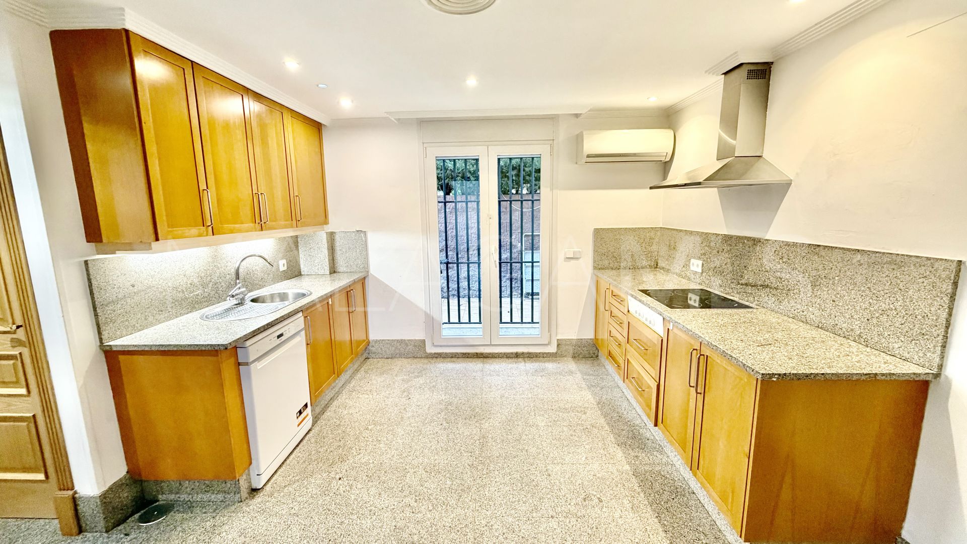 Parhus for sale in Santa Clara