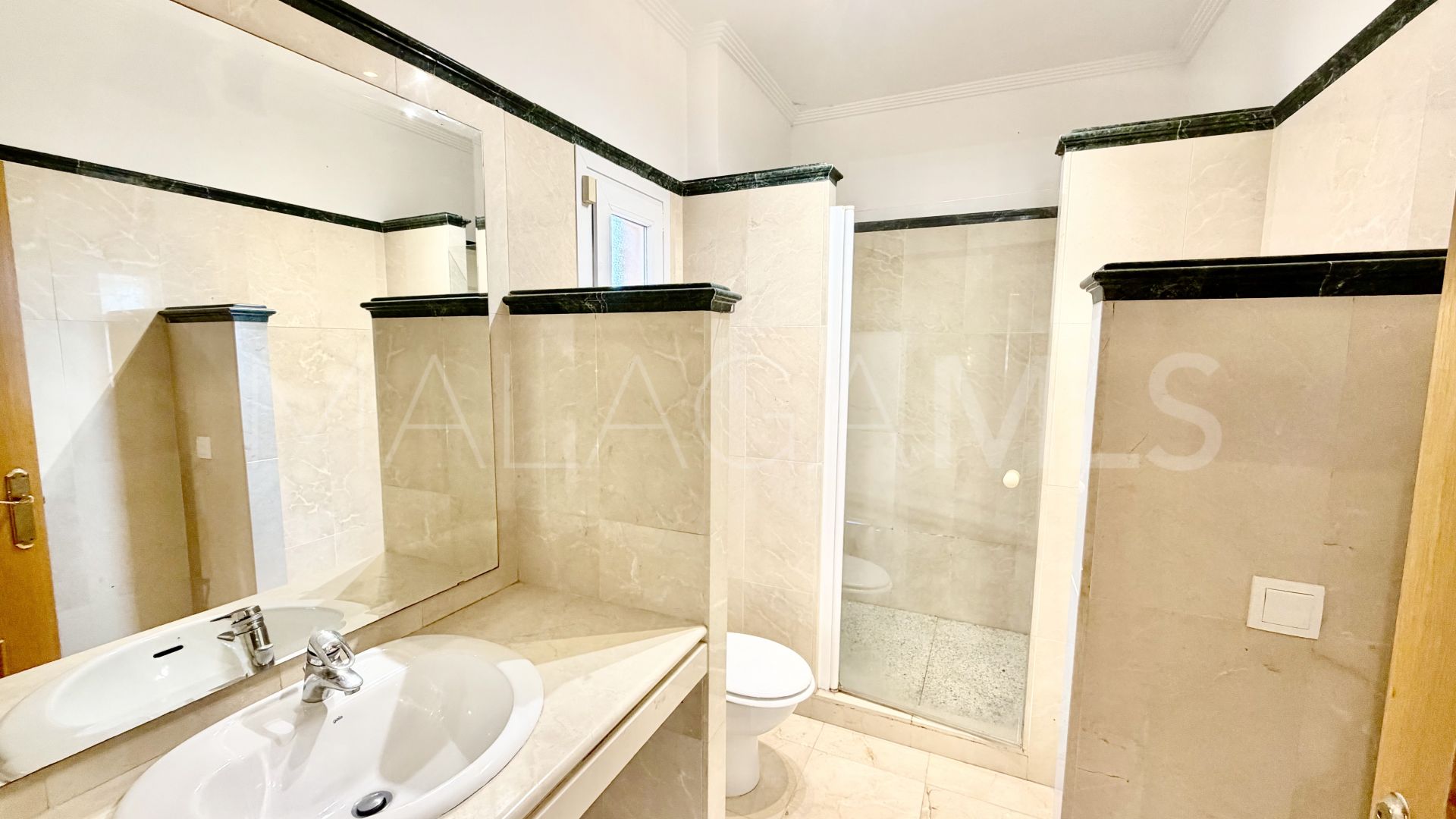 Parhus for sale in Santa Clara