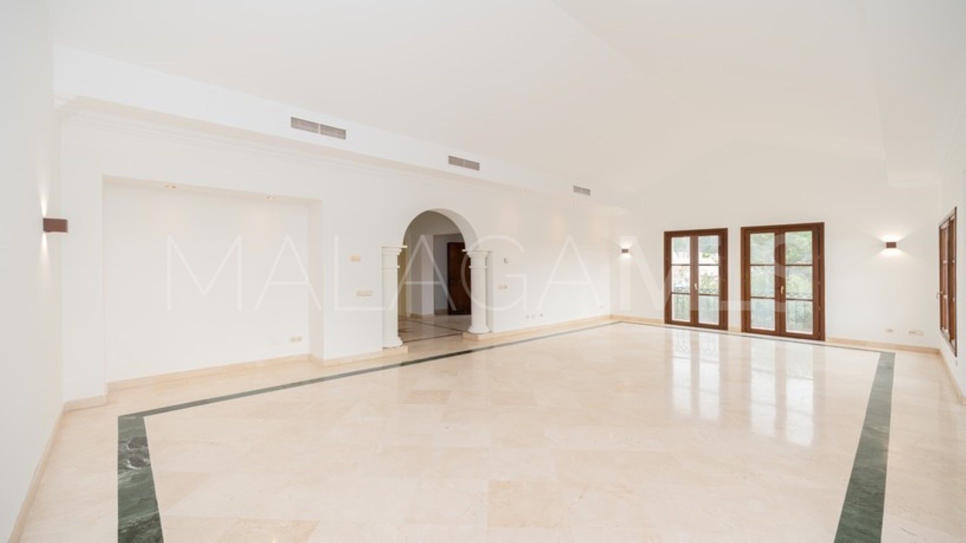 4 bedrooms villa in Nueva Andalucia for sale