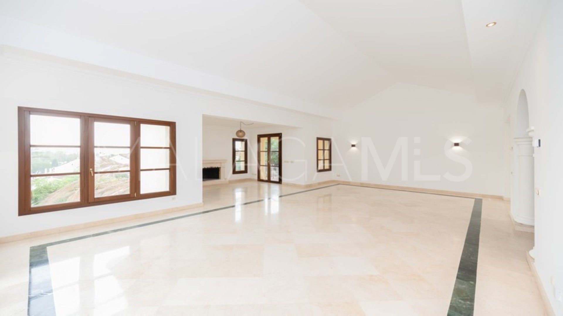 4 bedrooms villa in Nueva Andalucia for sale