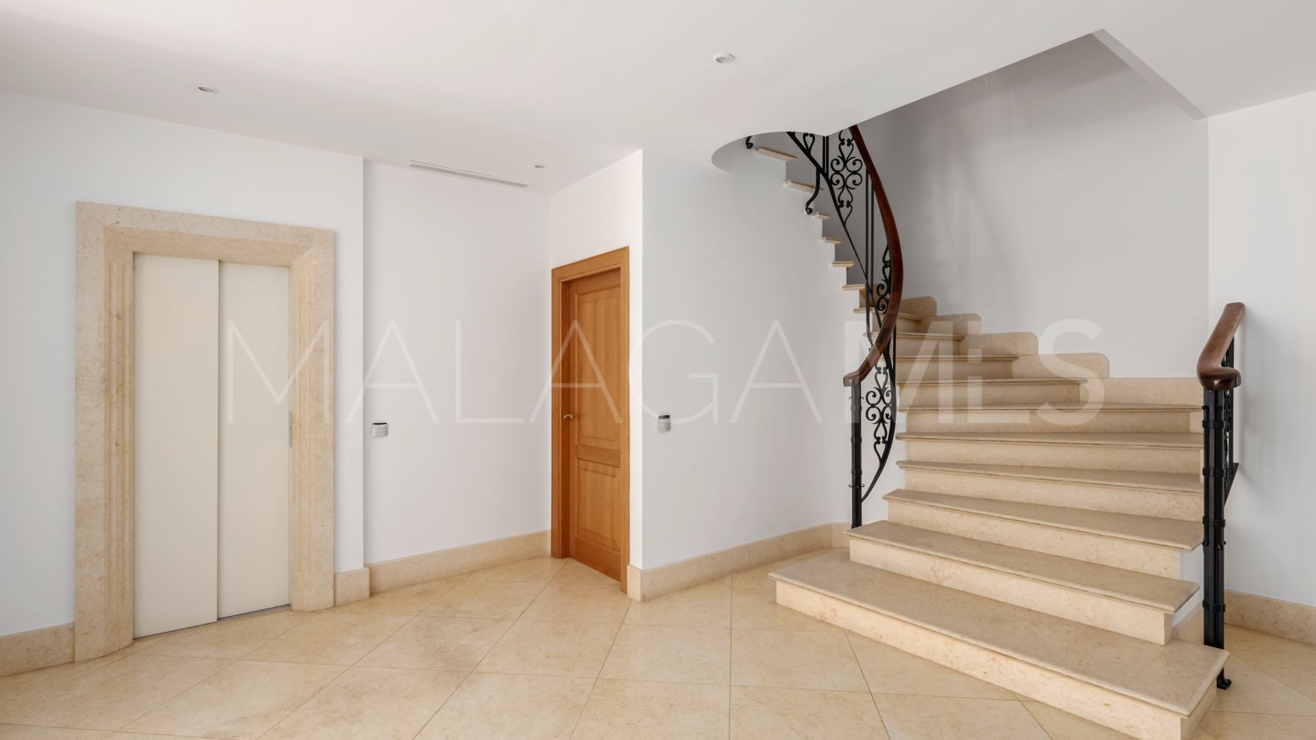 Villa with 5 bedrooms for sale in Altos de Puente Romano