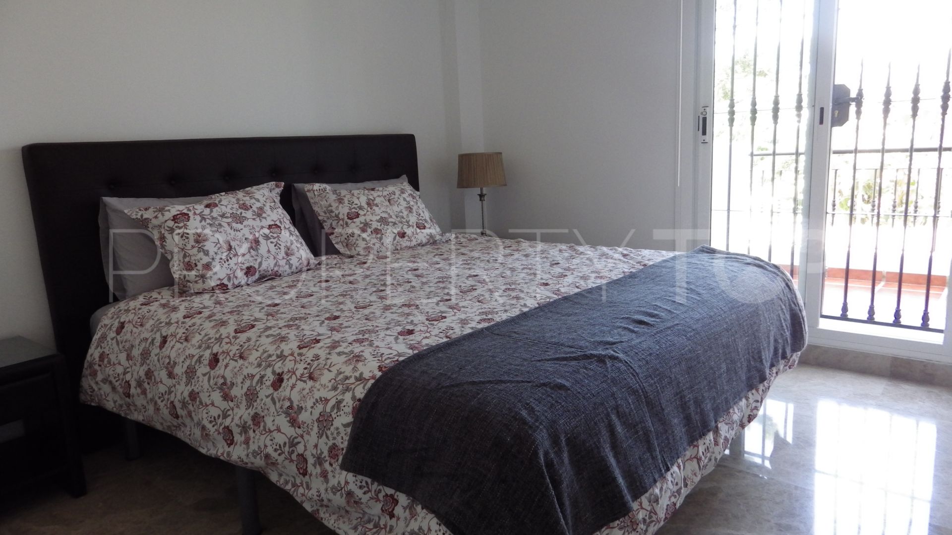 Adosado en venta con 5 dormitorios en Los Naranjos de Marbella