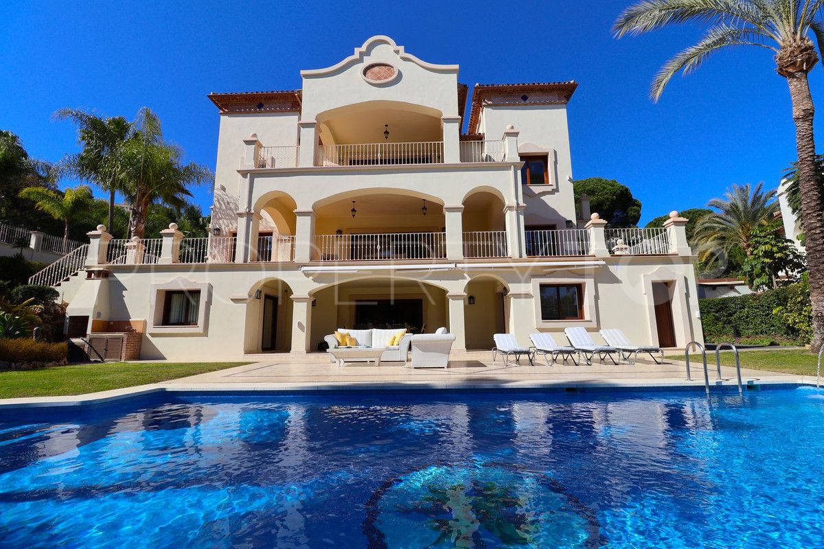 Villa en venta con 5 dormitorios en Los Arqueros