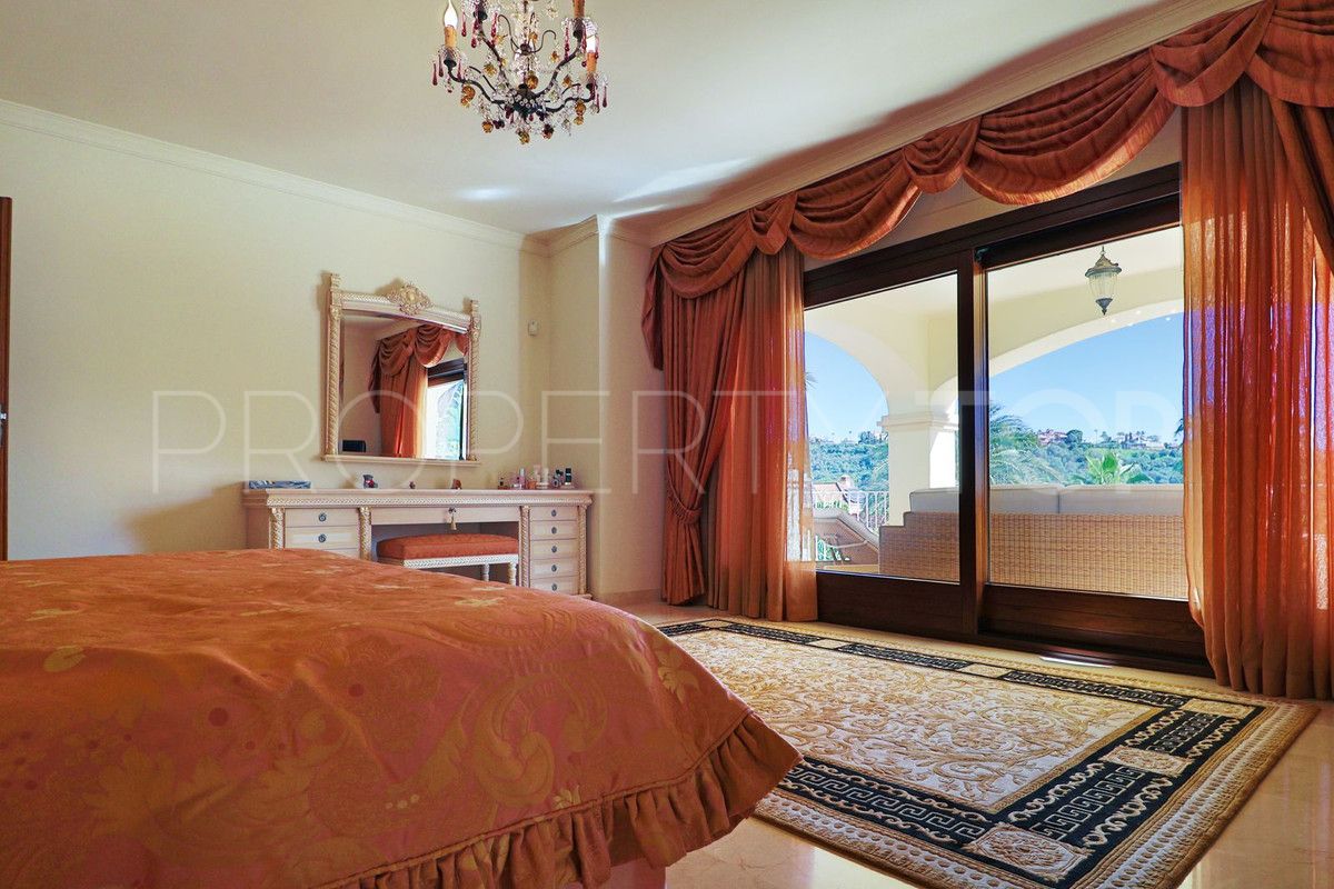 Villa en venta con 5 dormitorios en Los Arqueros