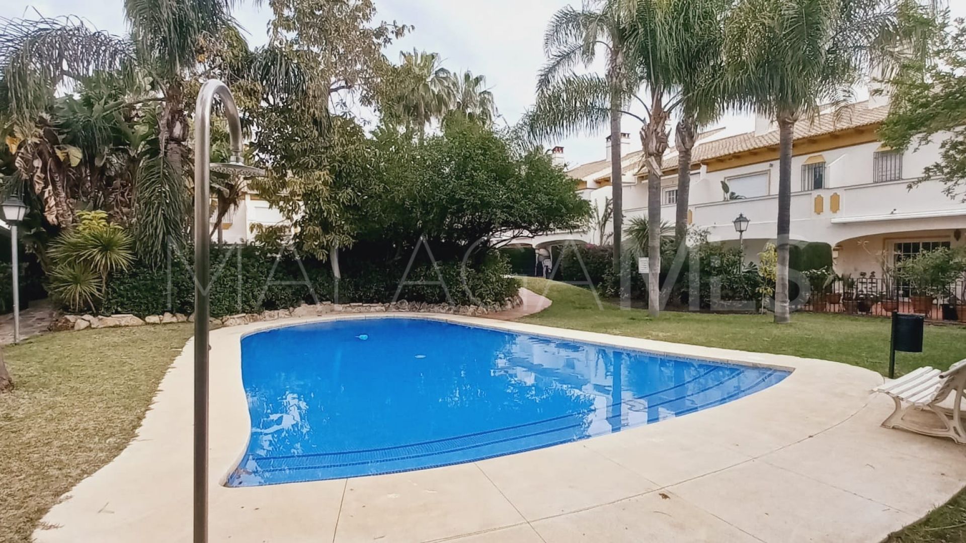 For sale town house with 4 bedrooms in Azalea Beach