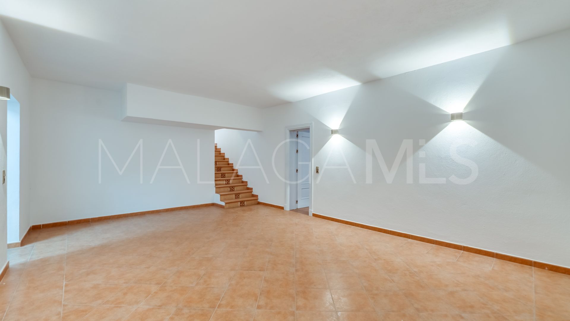 Villa for sale in Rio Real with 4 bedrooms