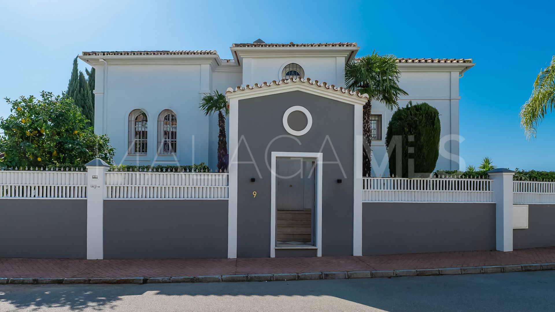 Villa for sale in Rio Real with 4 bedrooms