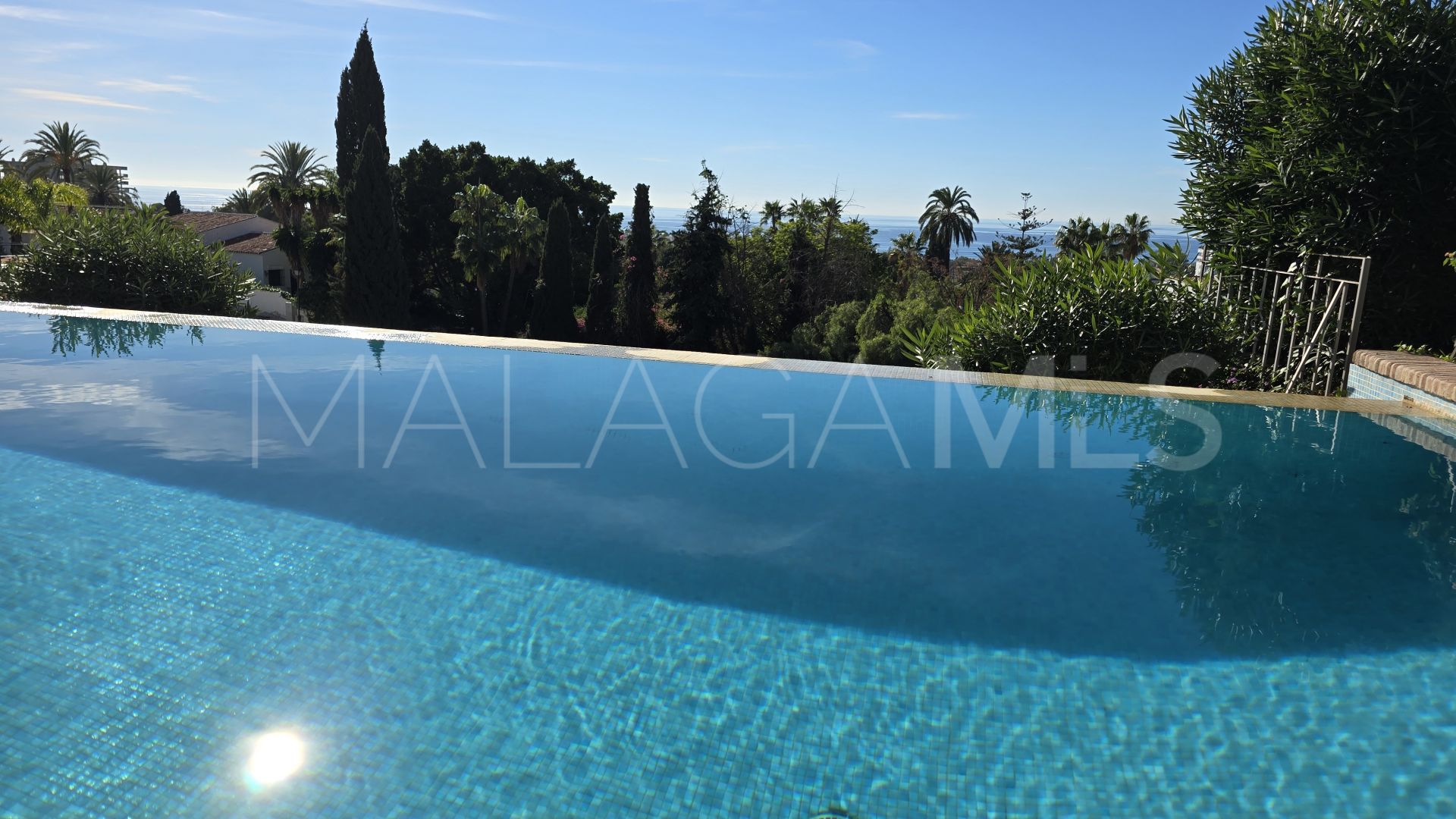 Villa for sale in Rio Real with 4 bedrooms