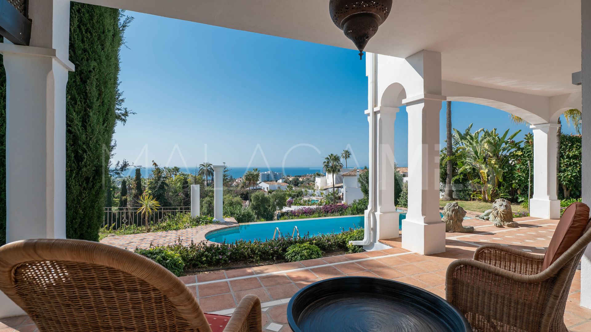 Villa for sale in Rio Real with 4 bedrooms