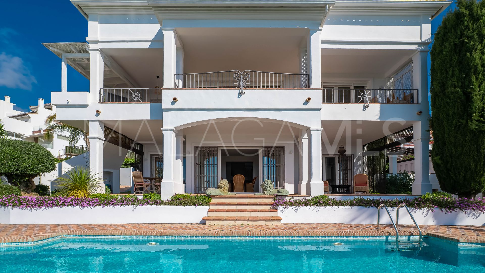 Villa for sale in Rio Real with 4 bedrooms