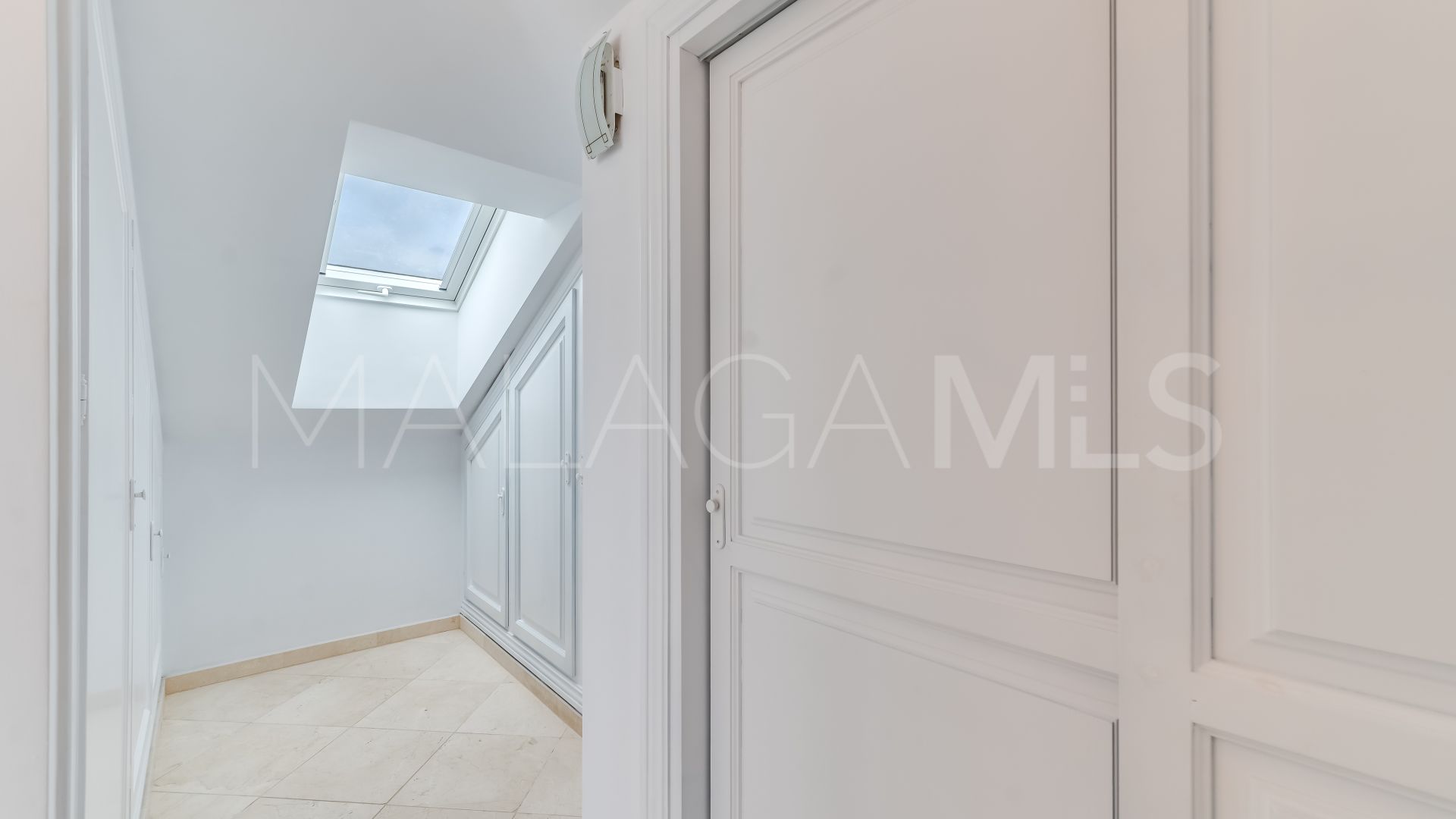 Villa for sale in Rio Real with 4 bedrooms