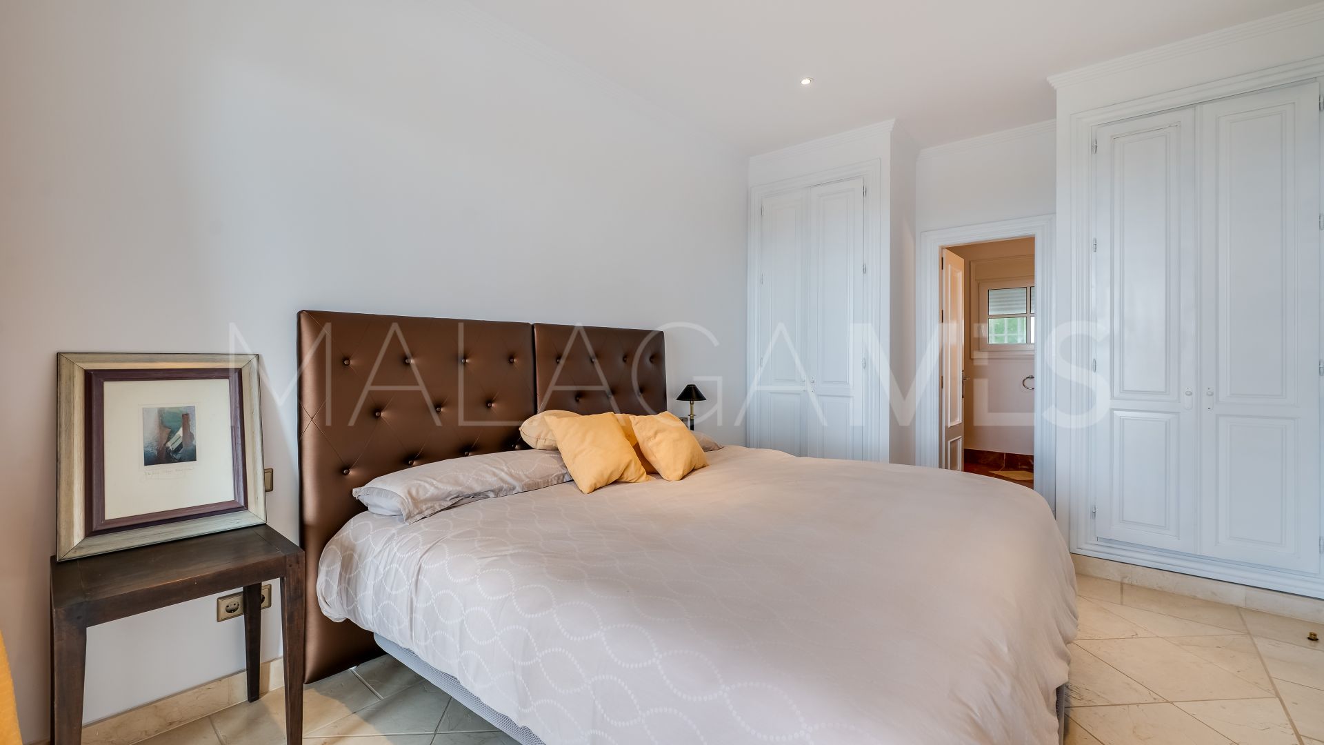 Villa for sale in Rio Real with 4 bedrooms
