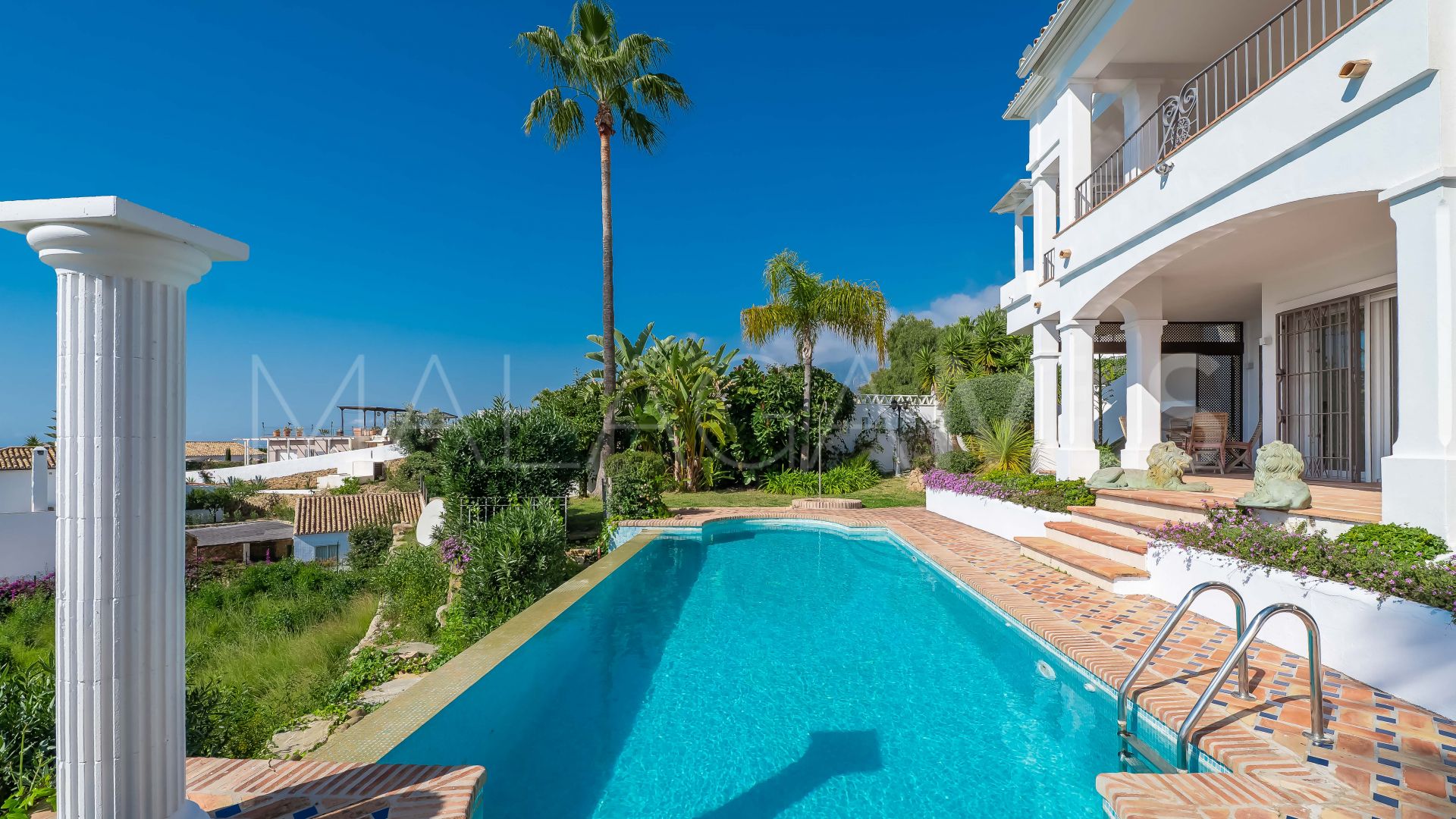 Villa for sale in Rio Real with 4 bedrooms
