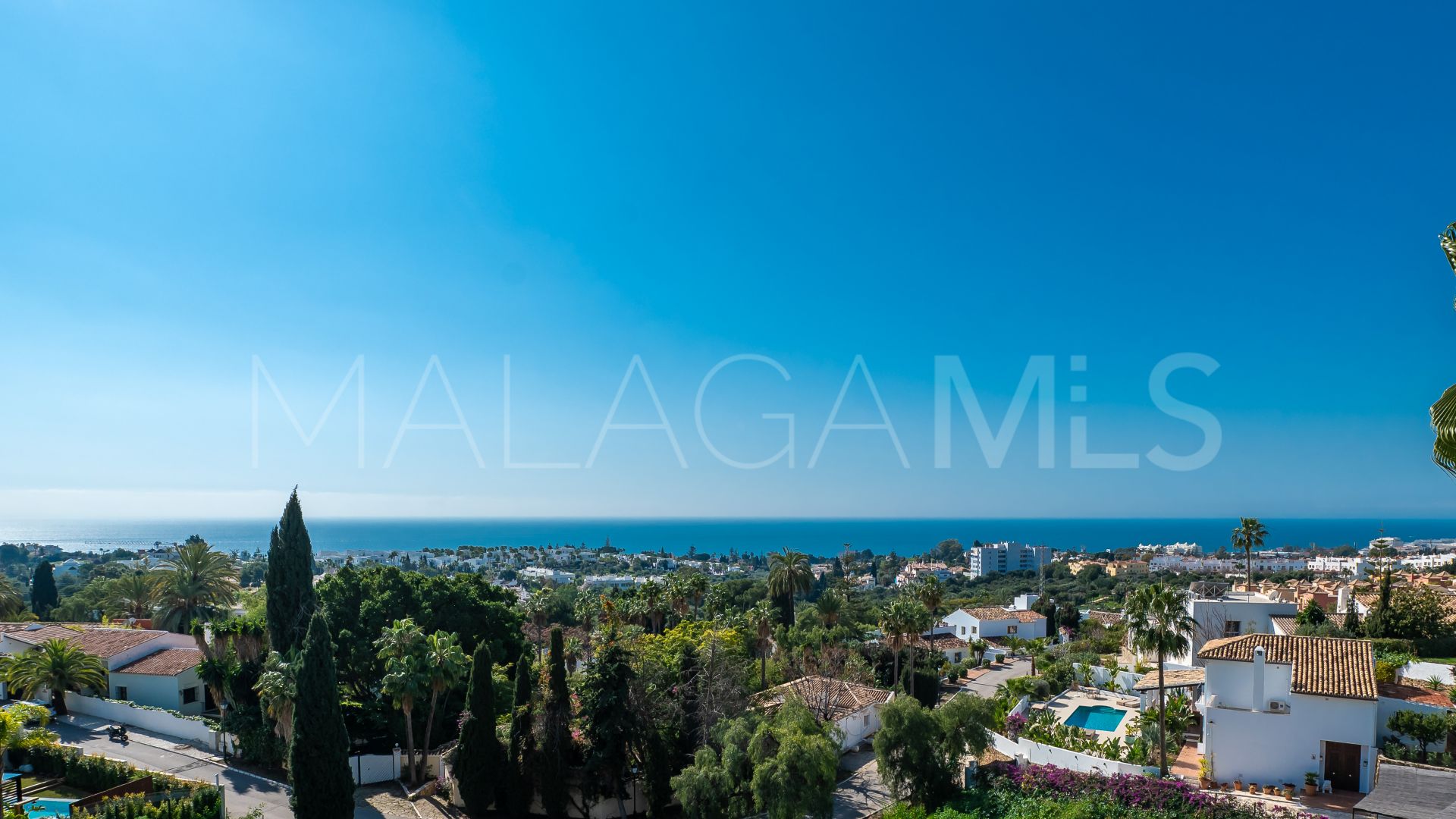 Villa for sale in Rio Real with 4 bedrooms