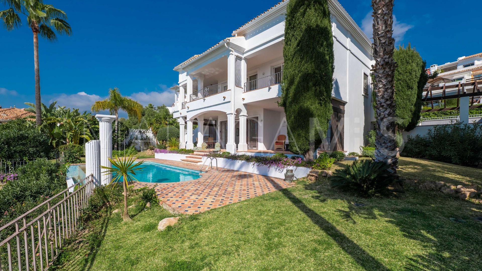 Villa for sale in Rio Real with 4 bedrooms