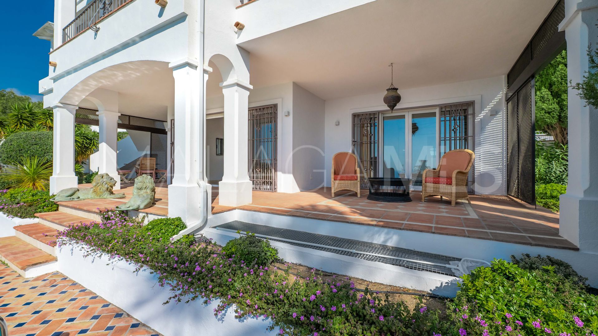 Villa for sale in Rio Real with 4 bedrooms