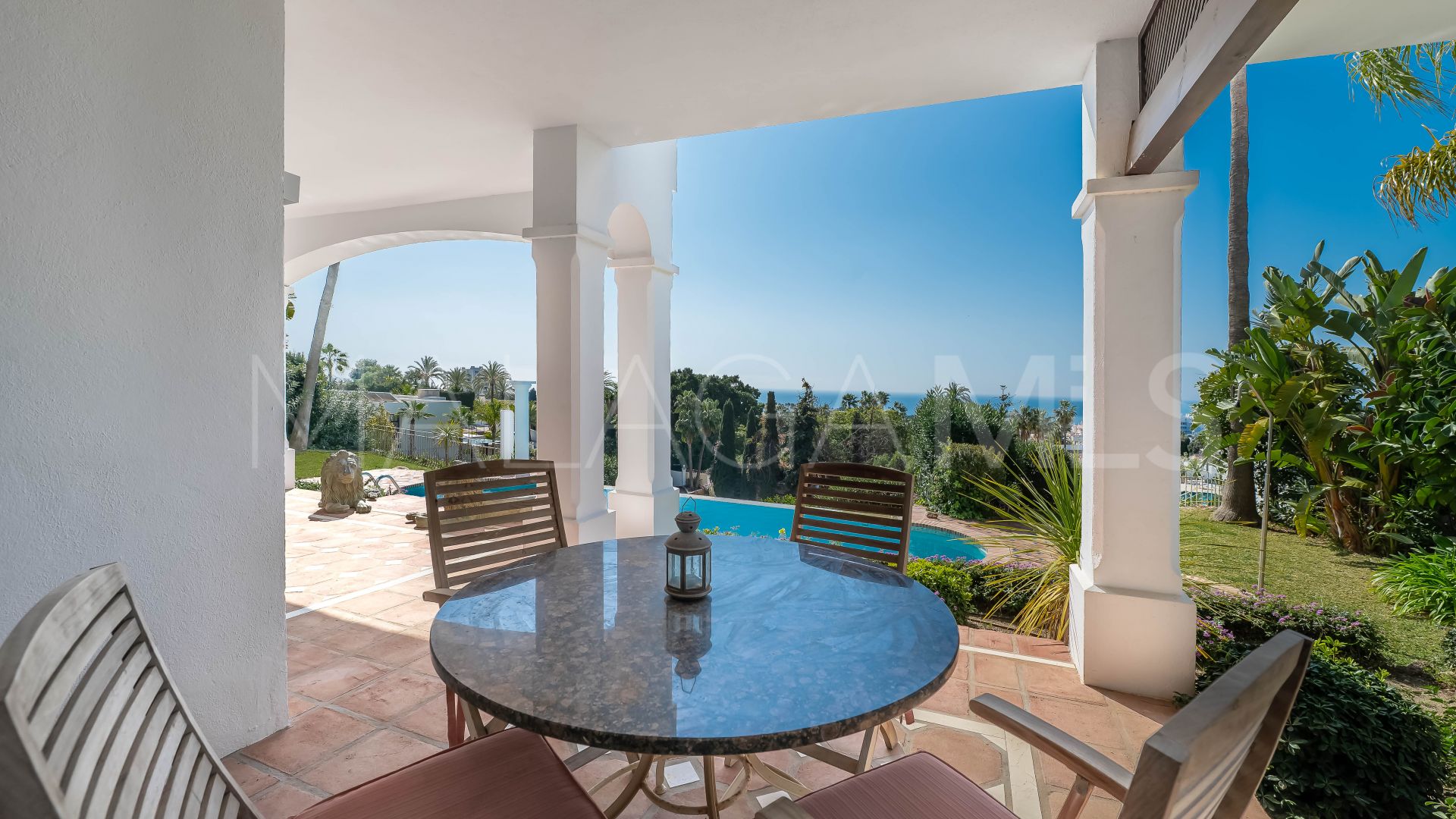 Villa for sale in Rio Real with 4 bedrooms