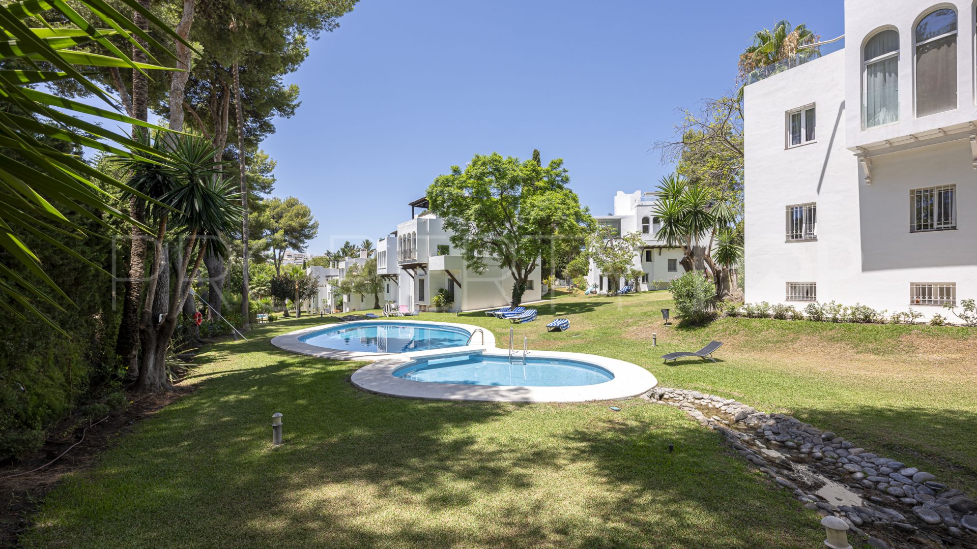 Buy Atalaya de Rio Verde villa with 5 bedrooms