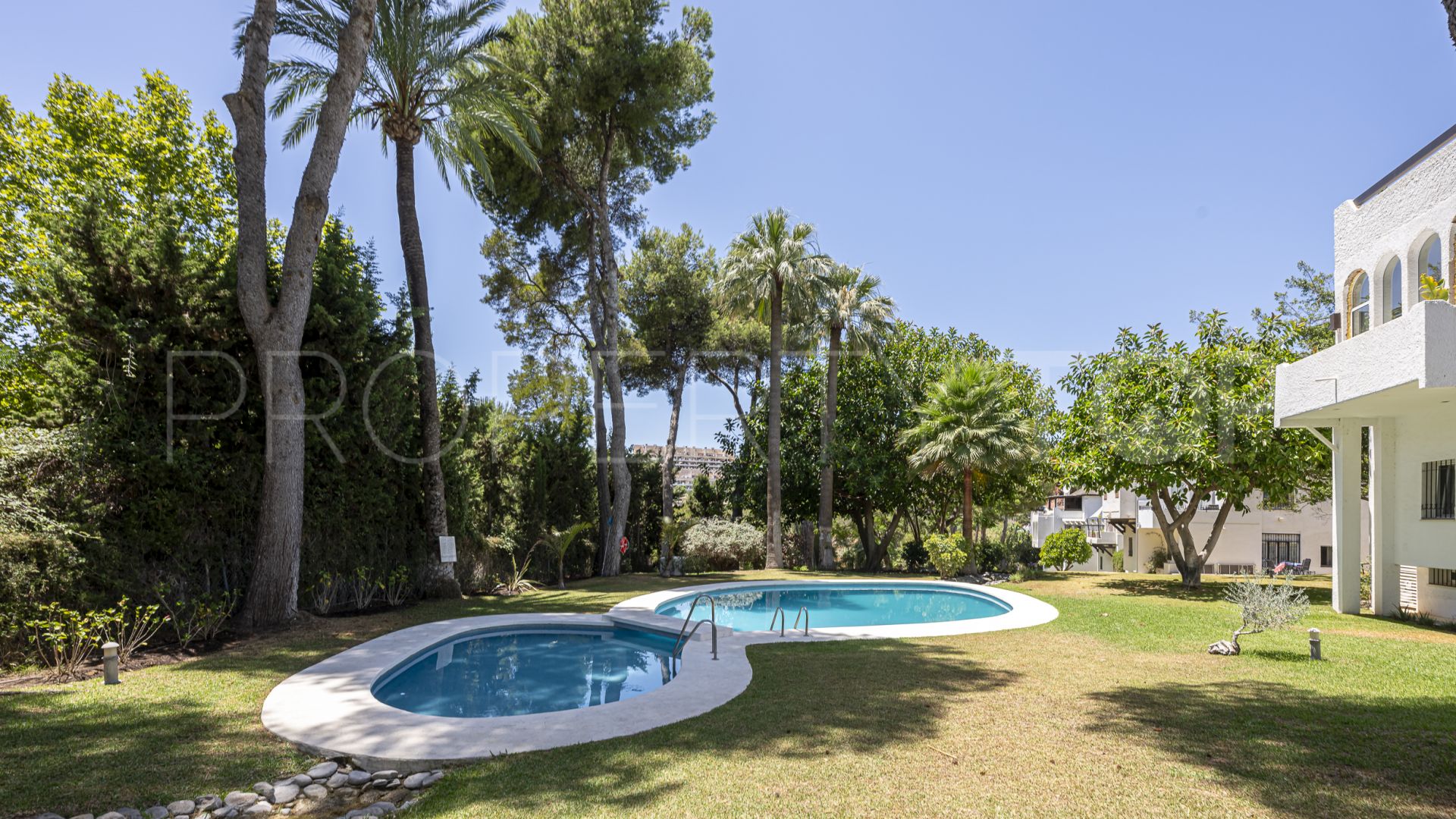 Buy Atalaya de Rio Verde villa with 5 bedrooms