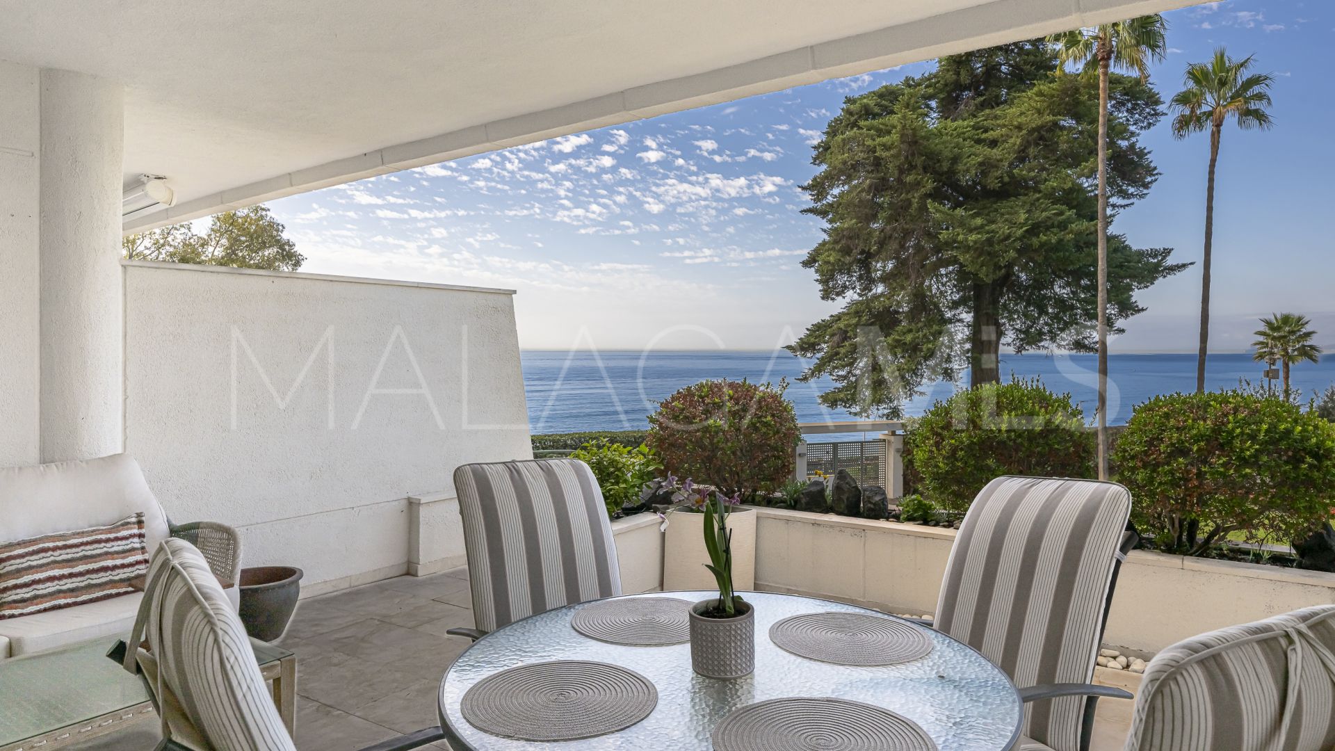Se vende apartamento planta baja in Estepona de 3 bedrooms