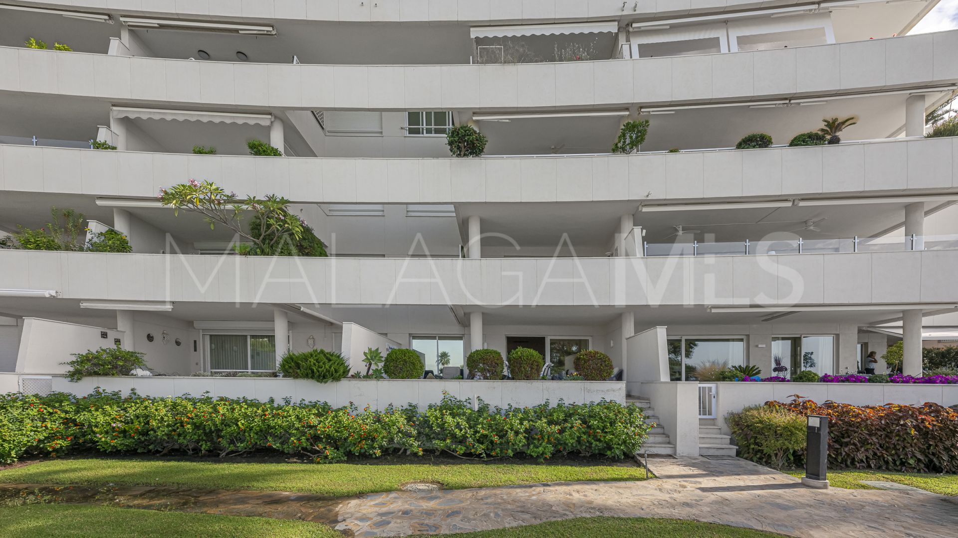 Se vende apartamento planta baja in Estepona de 3 bedrooms