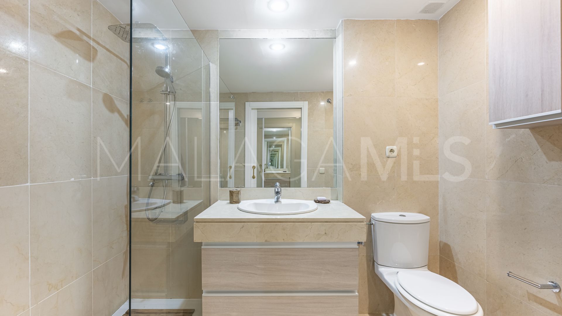 Se vende apartamento planta baja in Estepona de 3 bedrooms