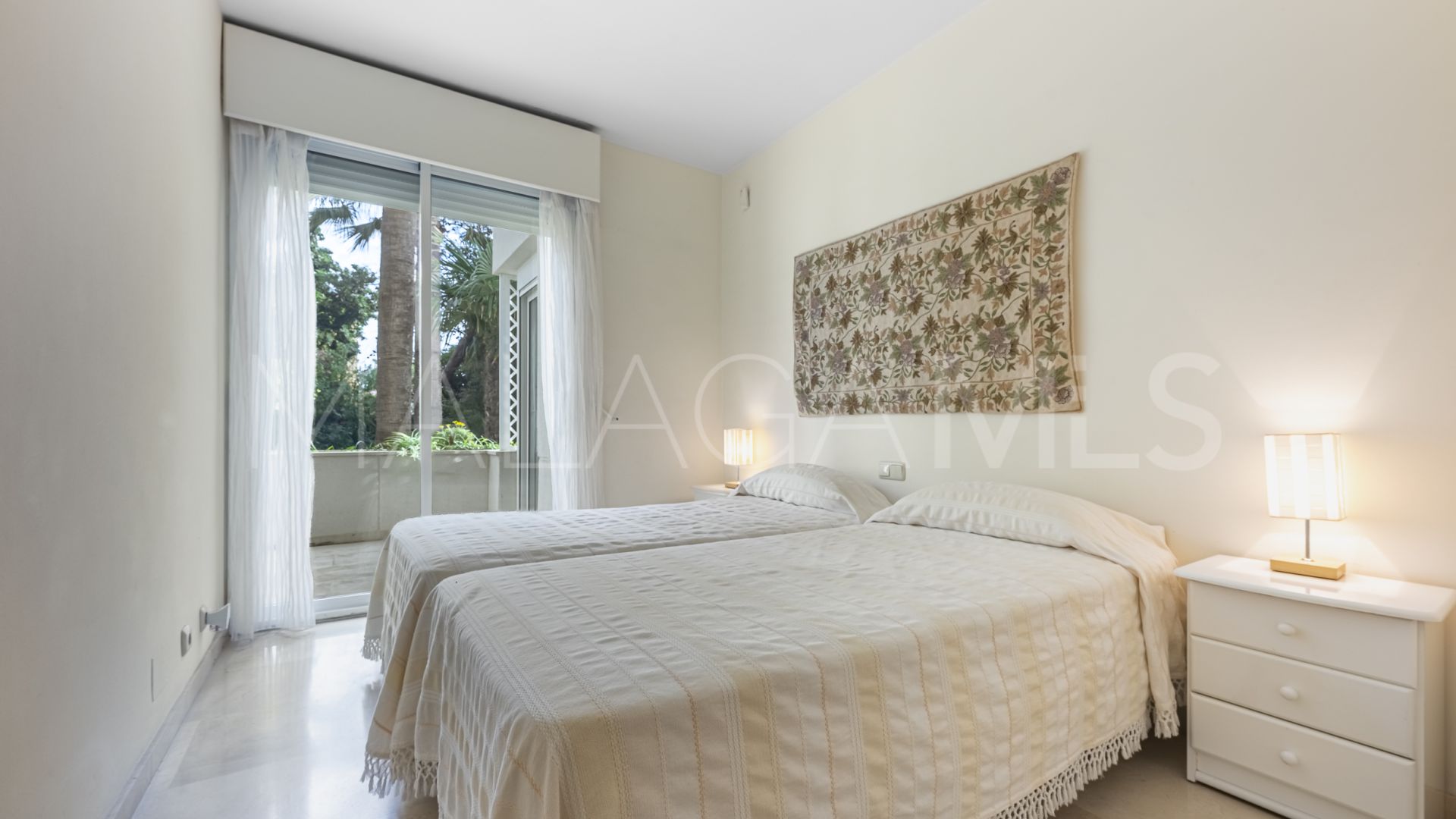 Se vende apartamento planta baja in Estepona de 3 bedrooms