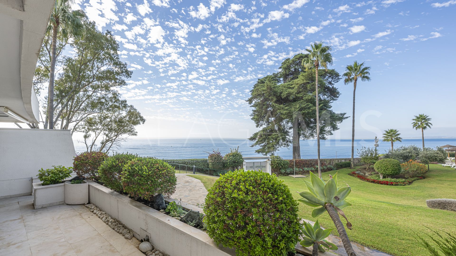 Se vende apartamento planta baja in Estepona de 3 bedrooms