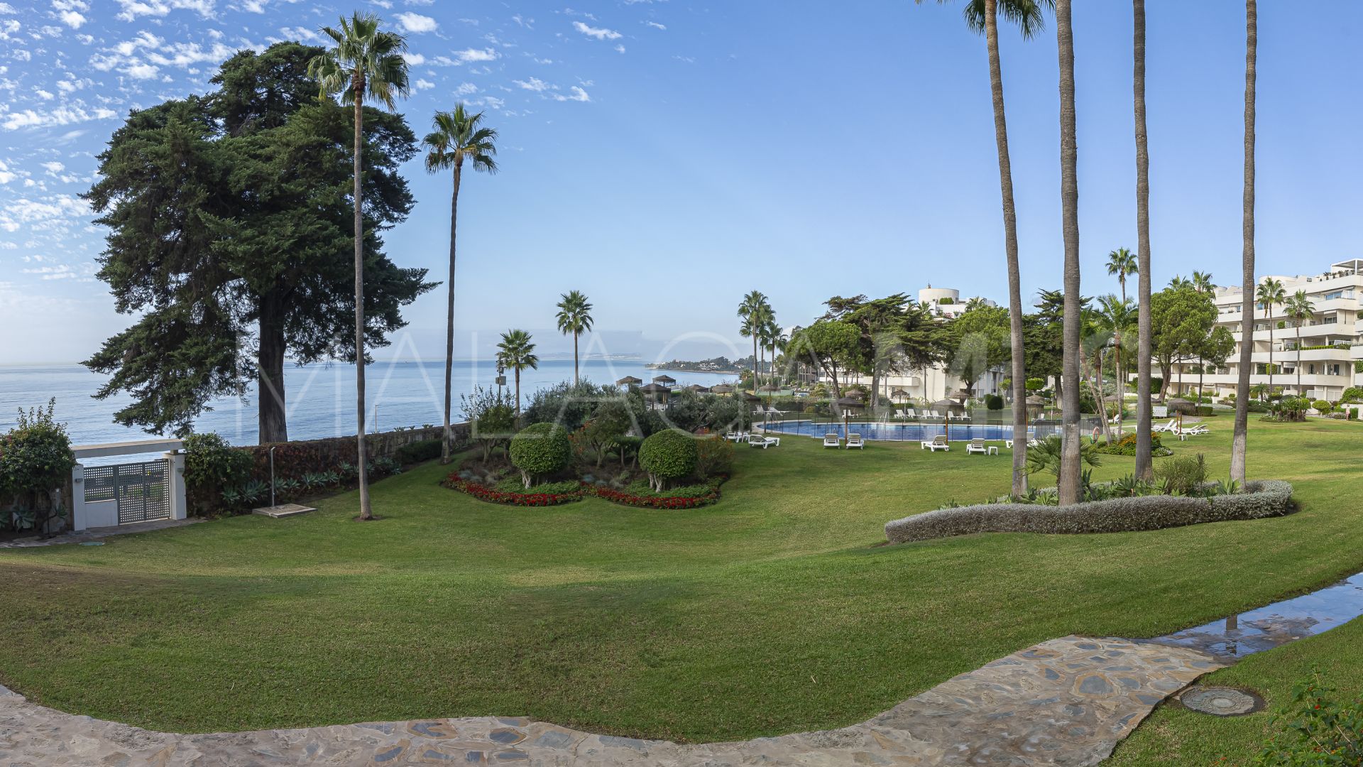 Se vende apartamento planta baja in Estepona de 3 bedrooms