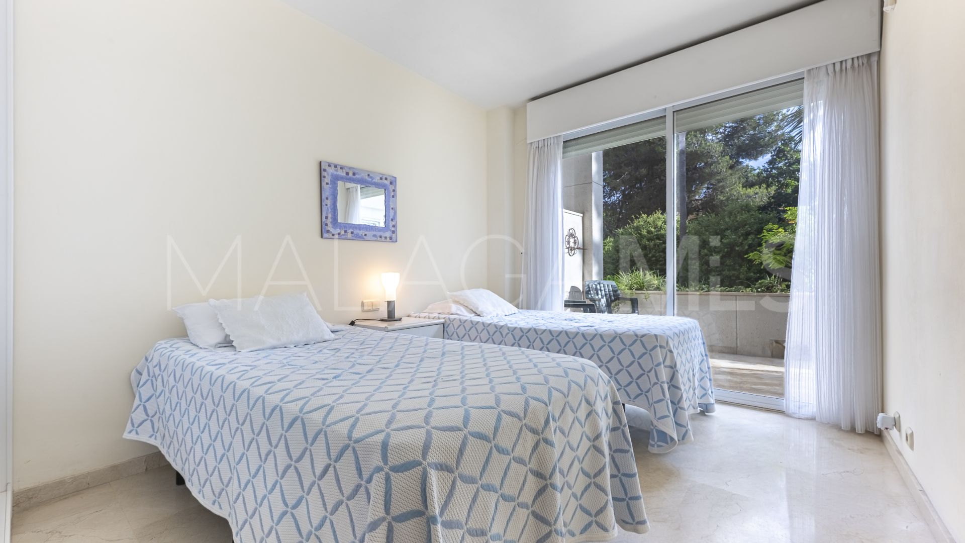 Se vende apartamento planta baja in Estepona de 3 bedrooms