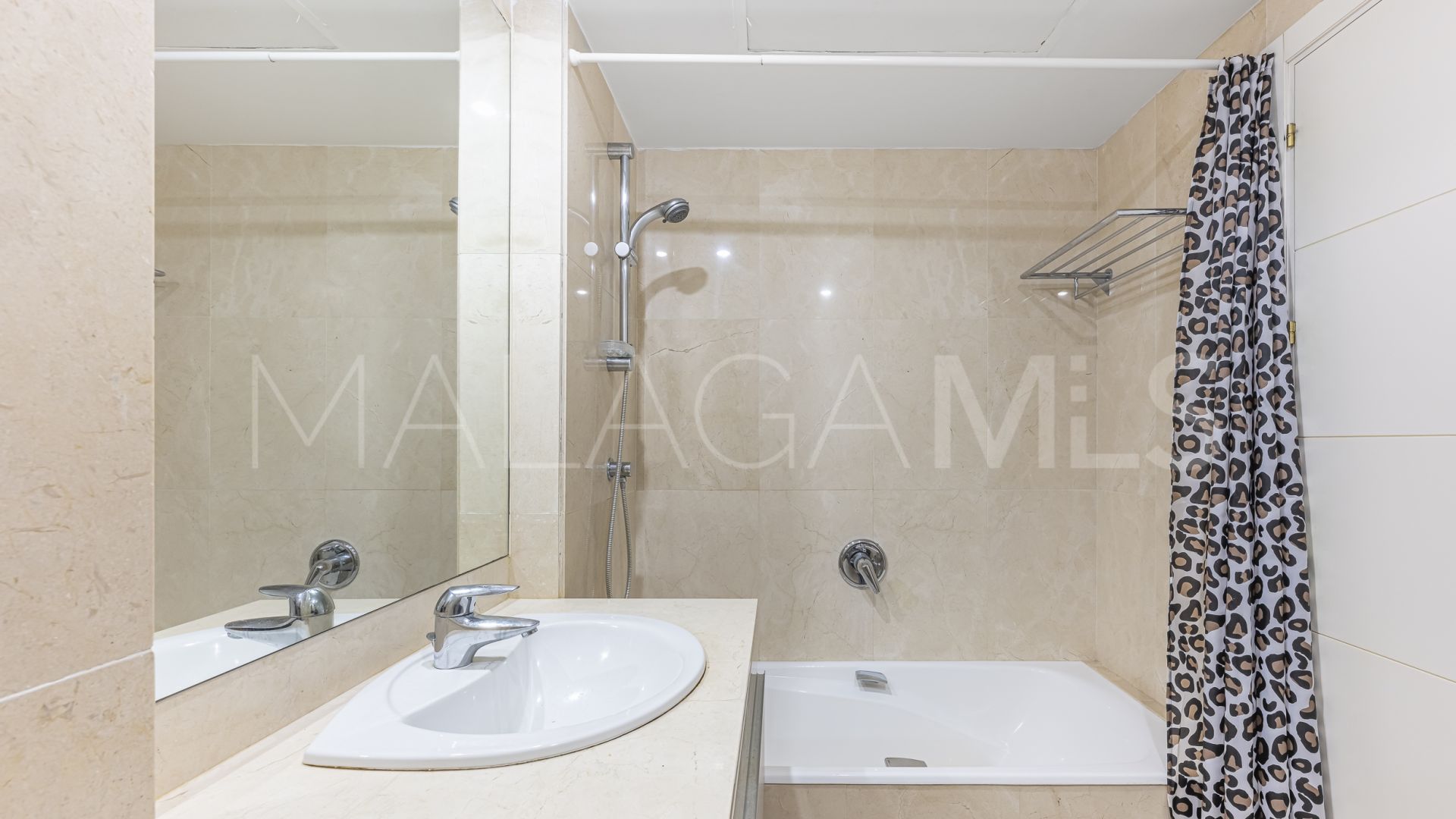 Se vende apartamento planta baja in Estepona de 3 bedrooms