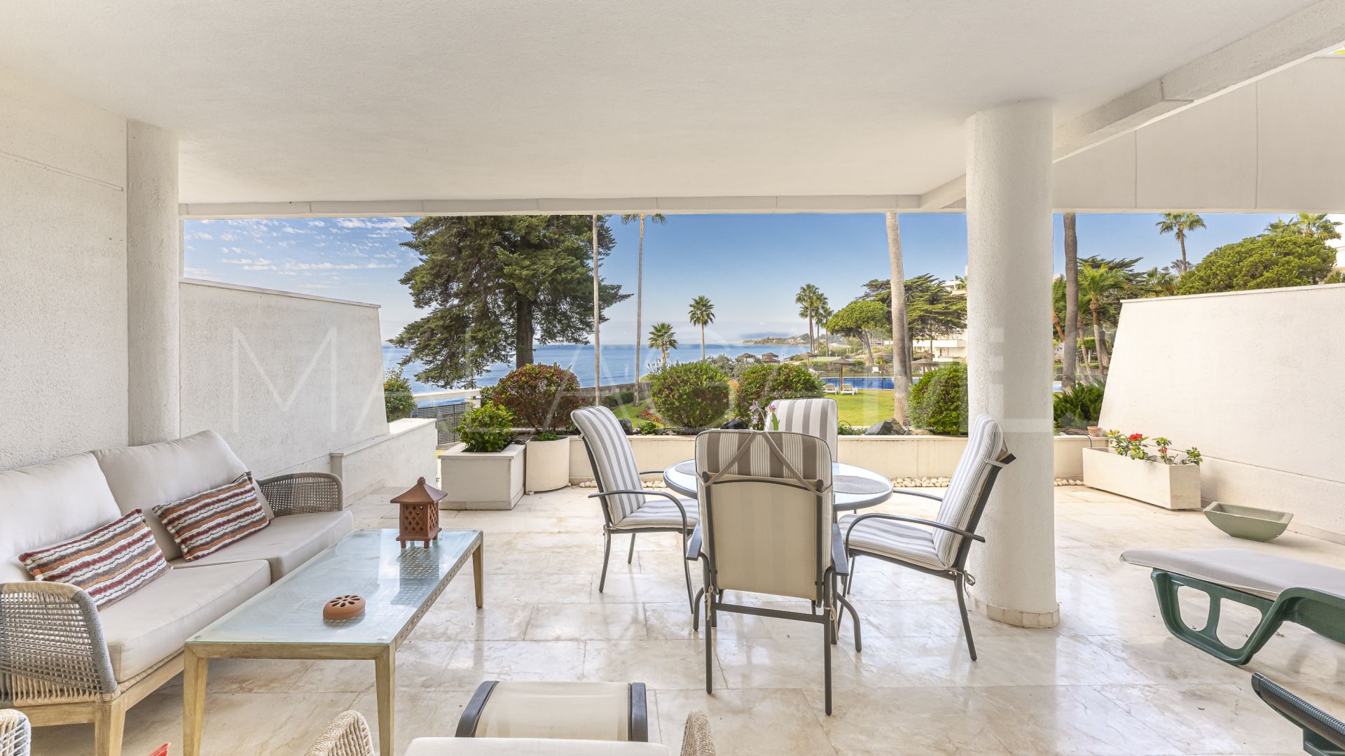 Se vende apartamento planta baja in Estepona de 3 bedrooms