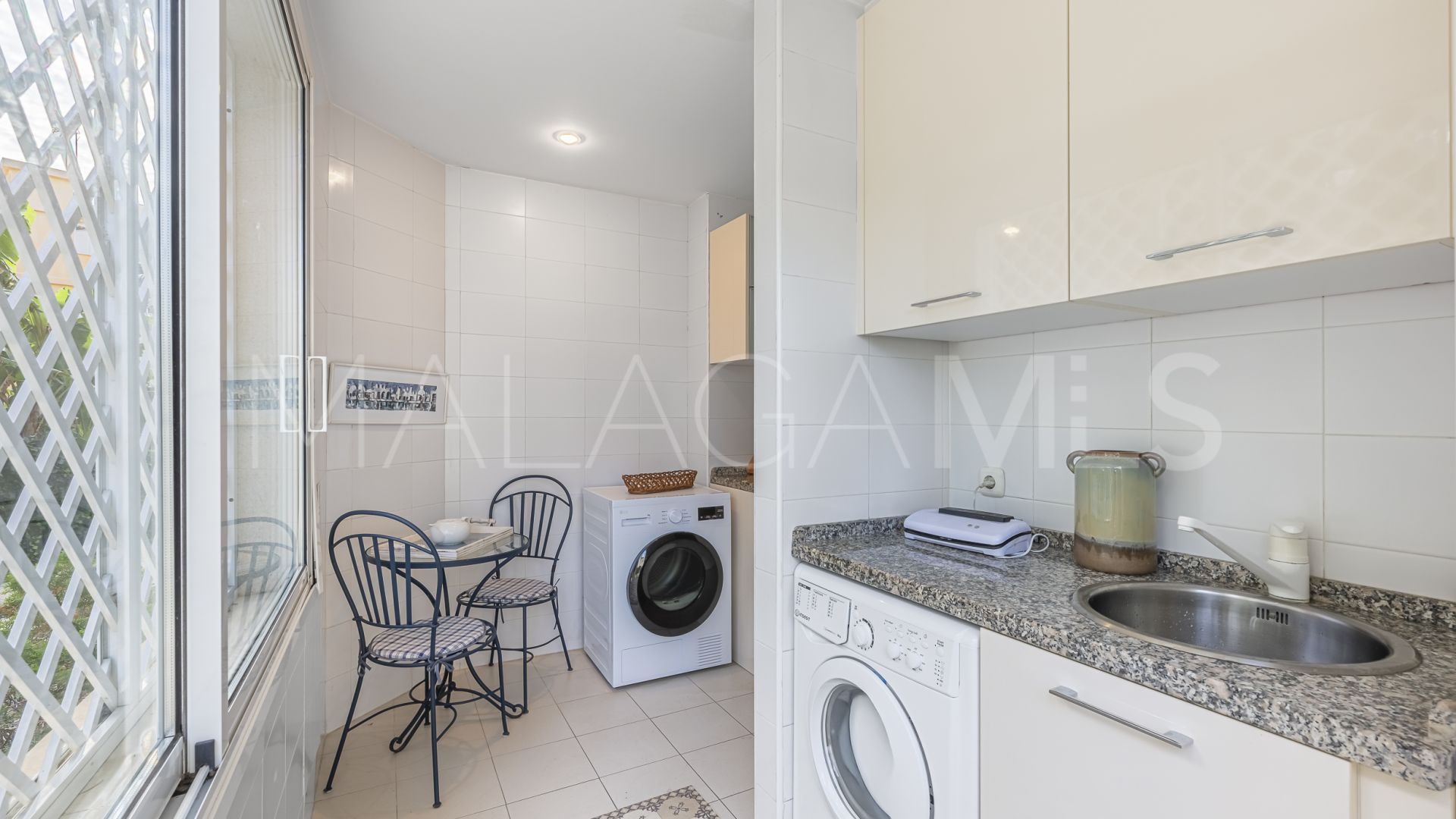 Se vende apartamento planta baja in Estepona de 3 bedrooms