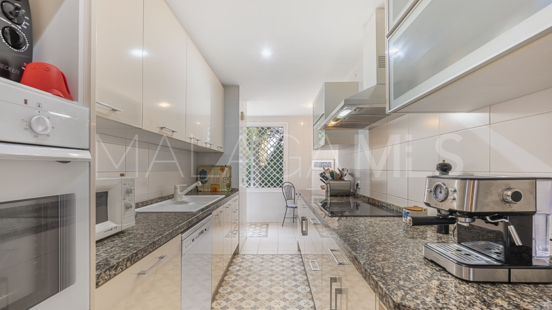 Se vende apartamento planta baja in Estepona de 3 bedrooms