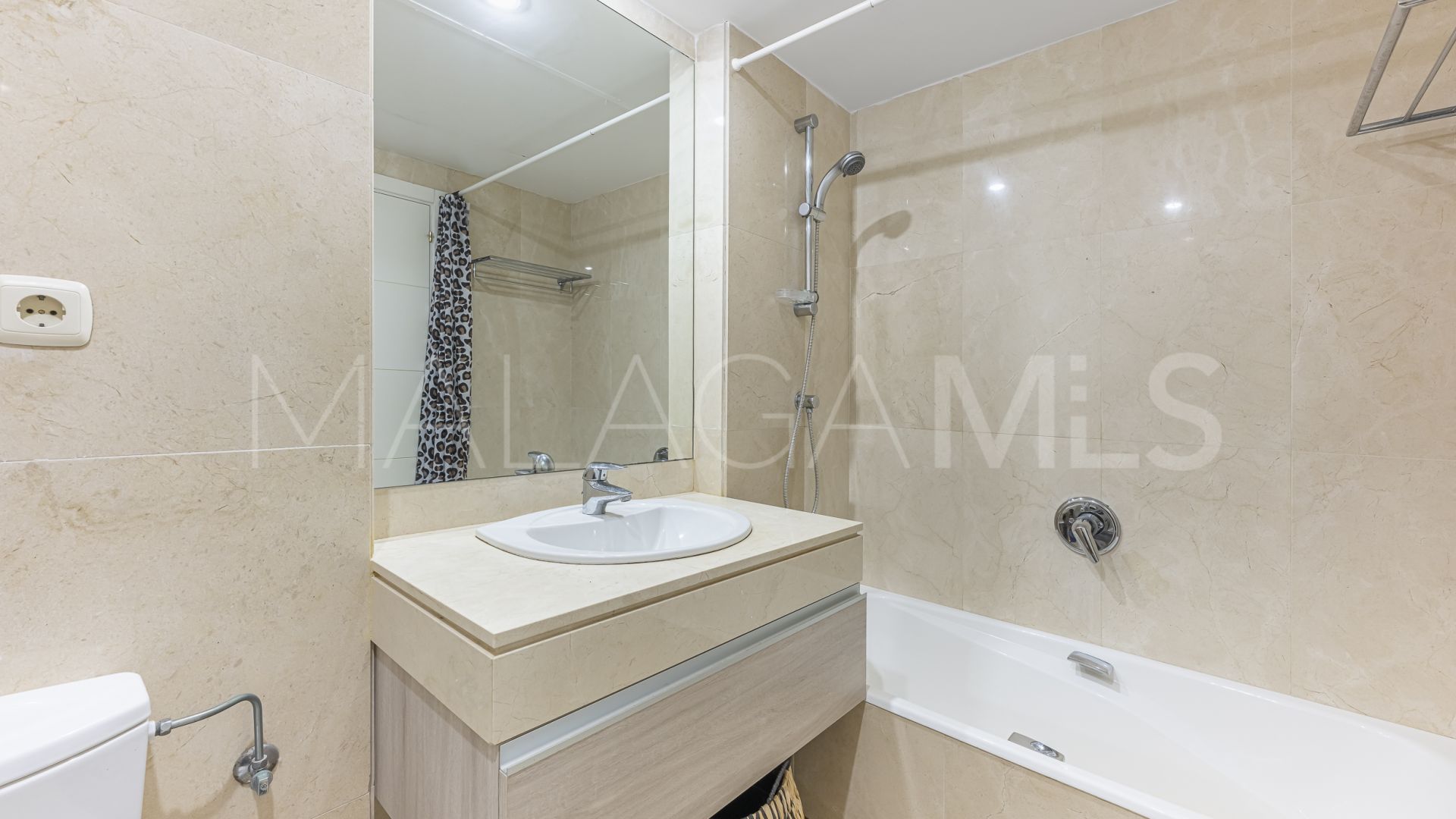 Se vende apartamento planta baja in Estepona de 3 bedrooms