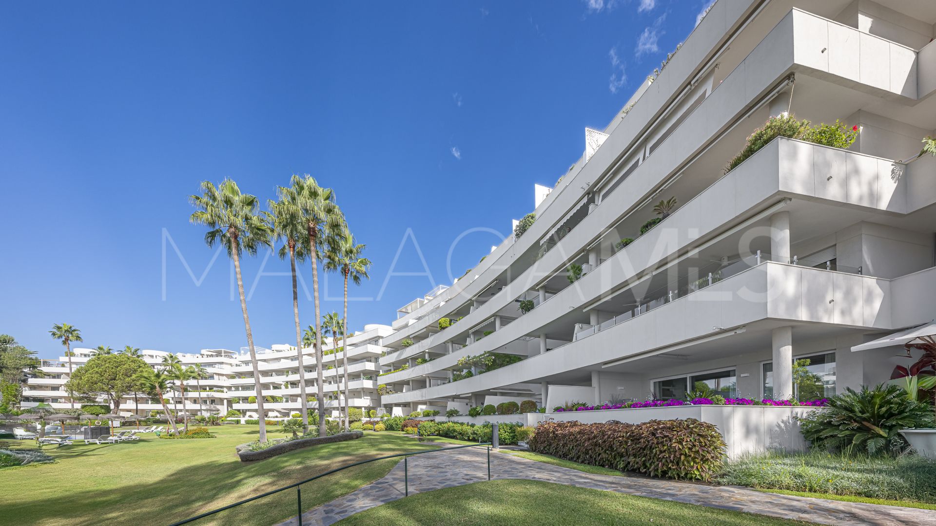 Se vende apartamento planta baja in Estepona de 3 bedrooms