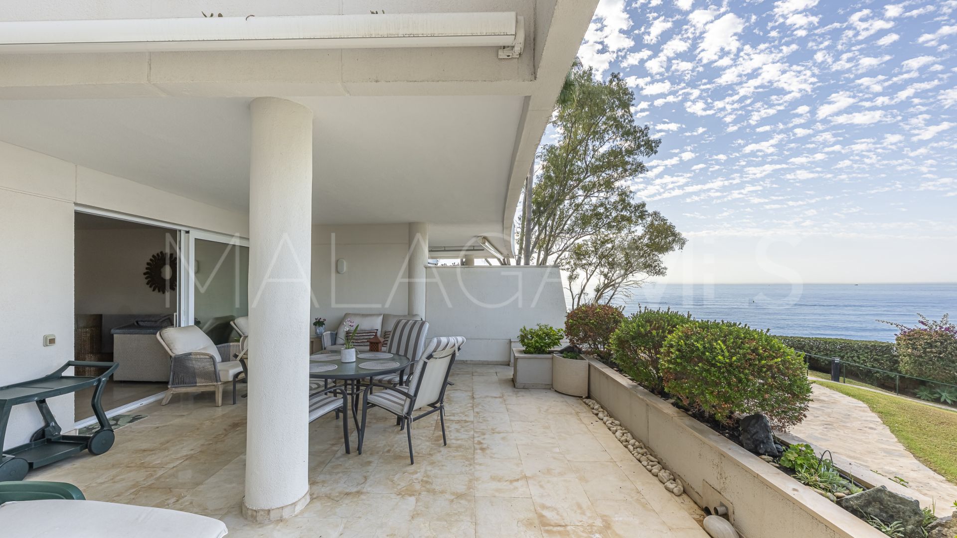Se vende apartamento planta baja in Estepona de 3 bedrooms