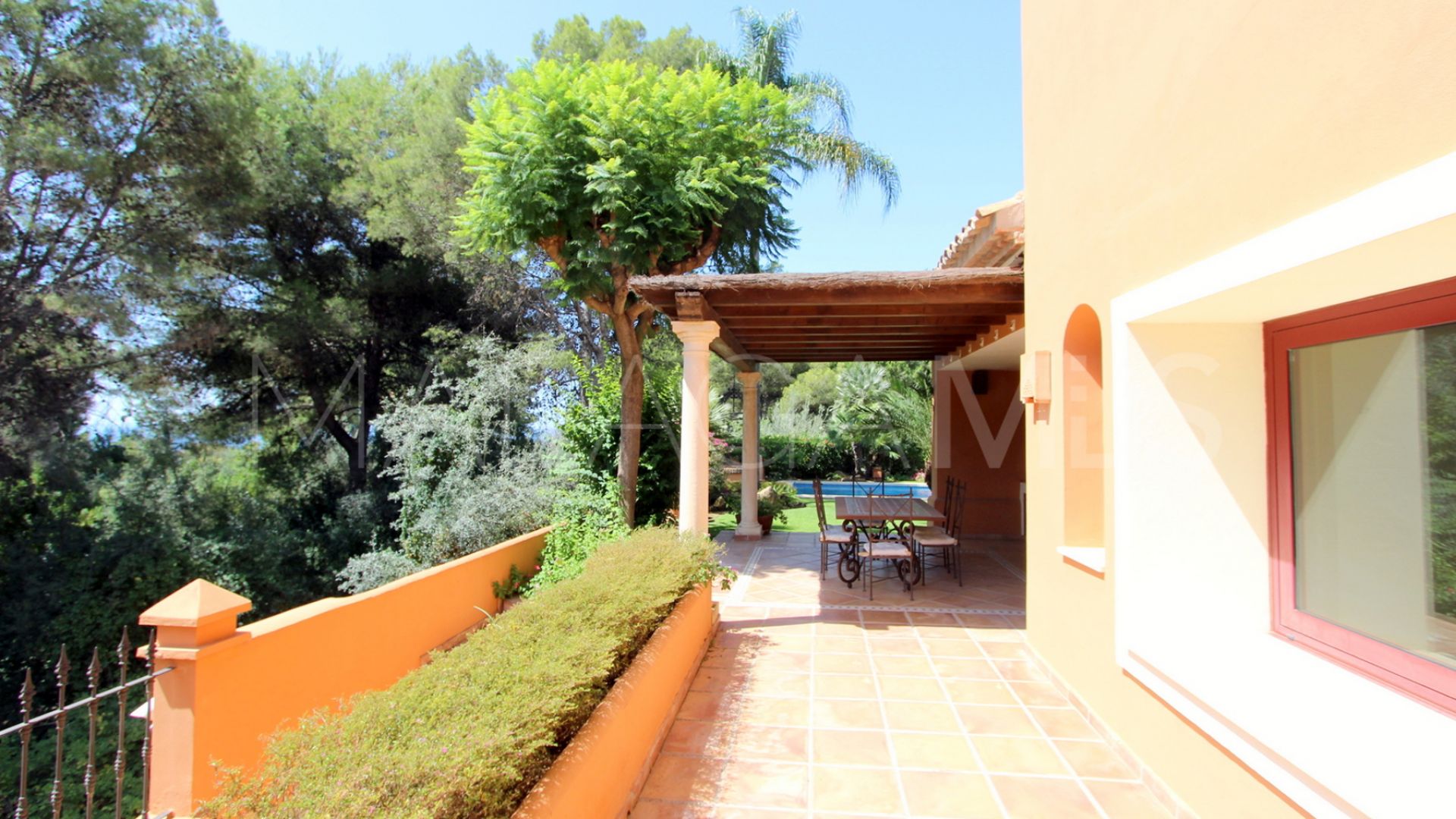 Villa for sale in Altos Reales