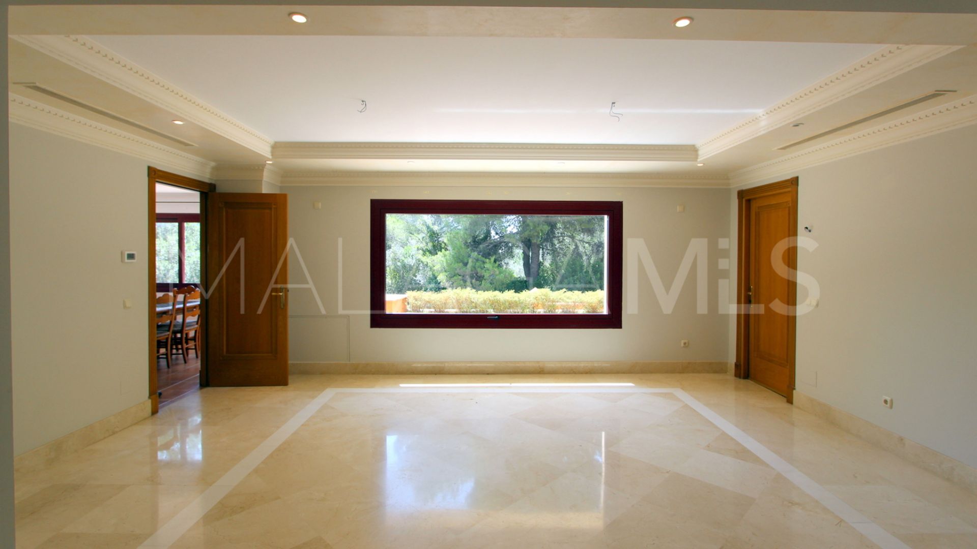 Villa for sale in Altos Reales