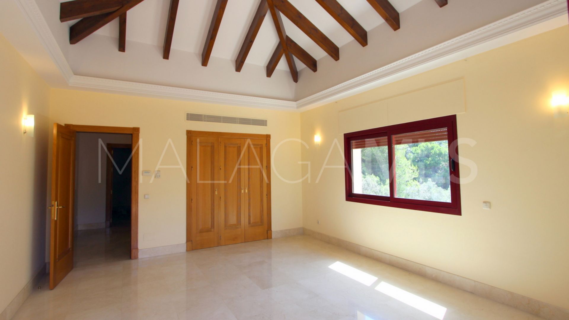 Villa for sale in Altos Reales