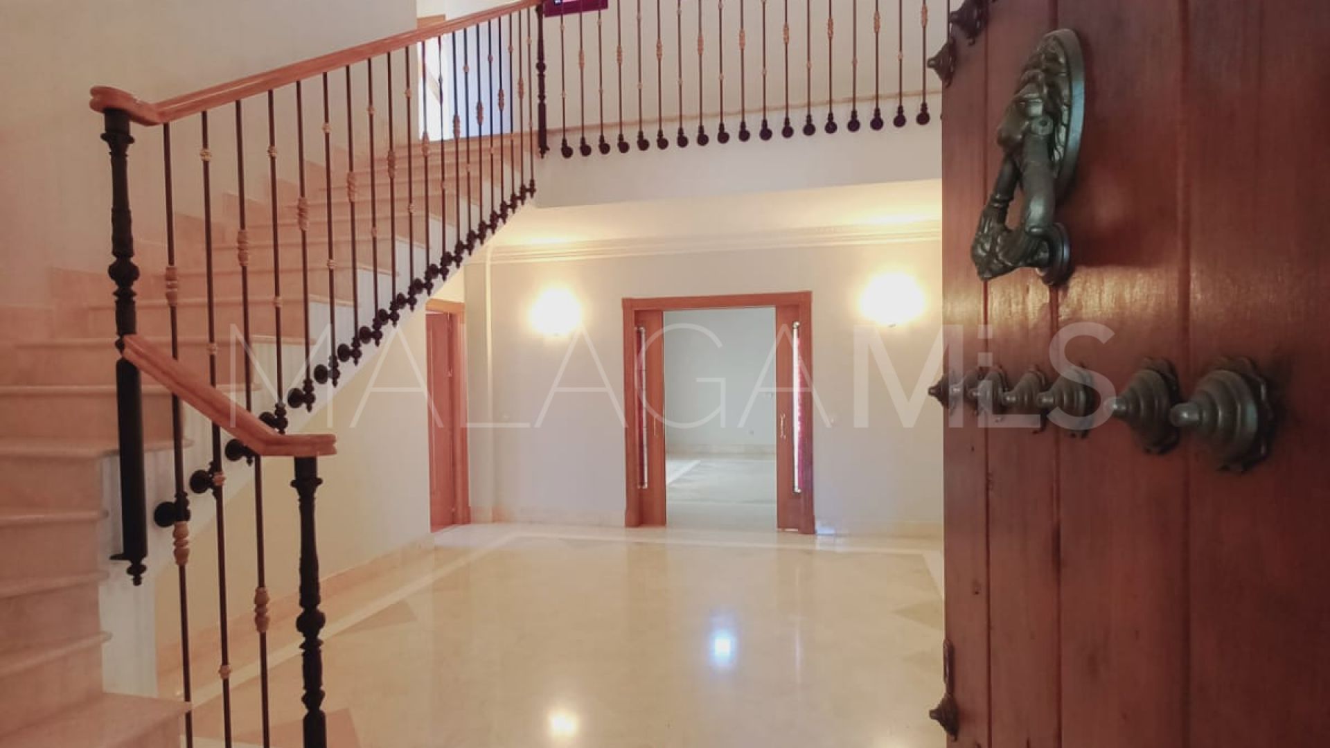 Villa for sale in Altos Reales