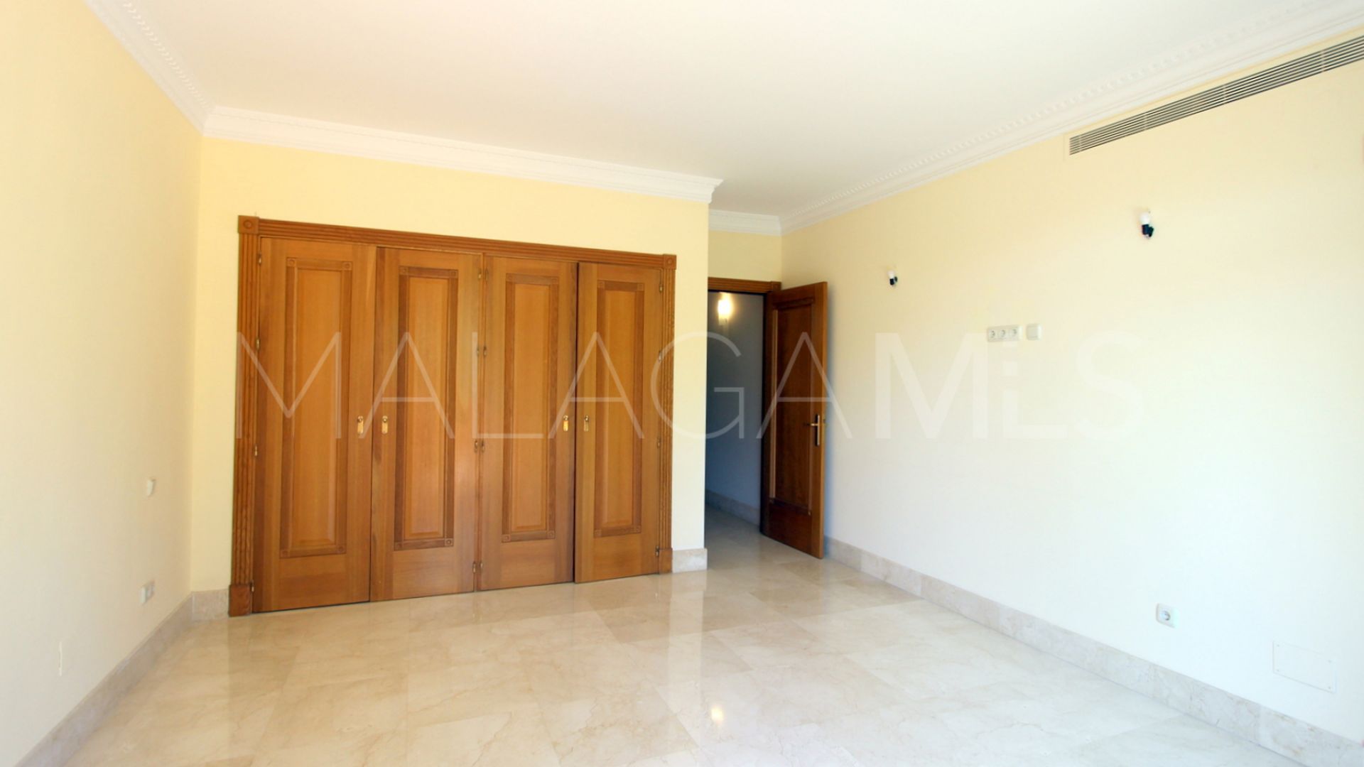 Villa for sale in Altos Reales